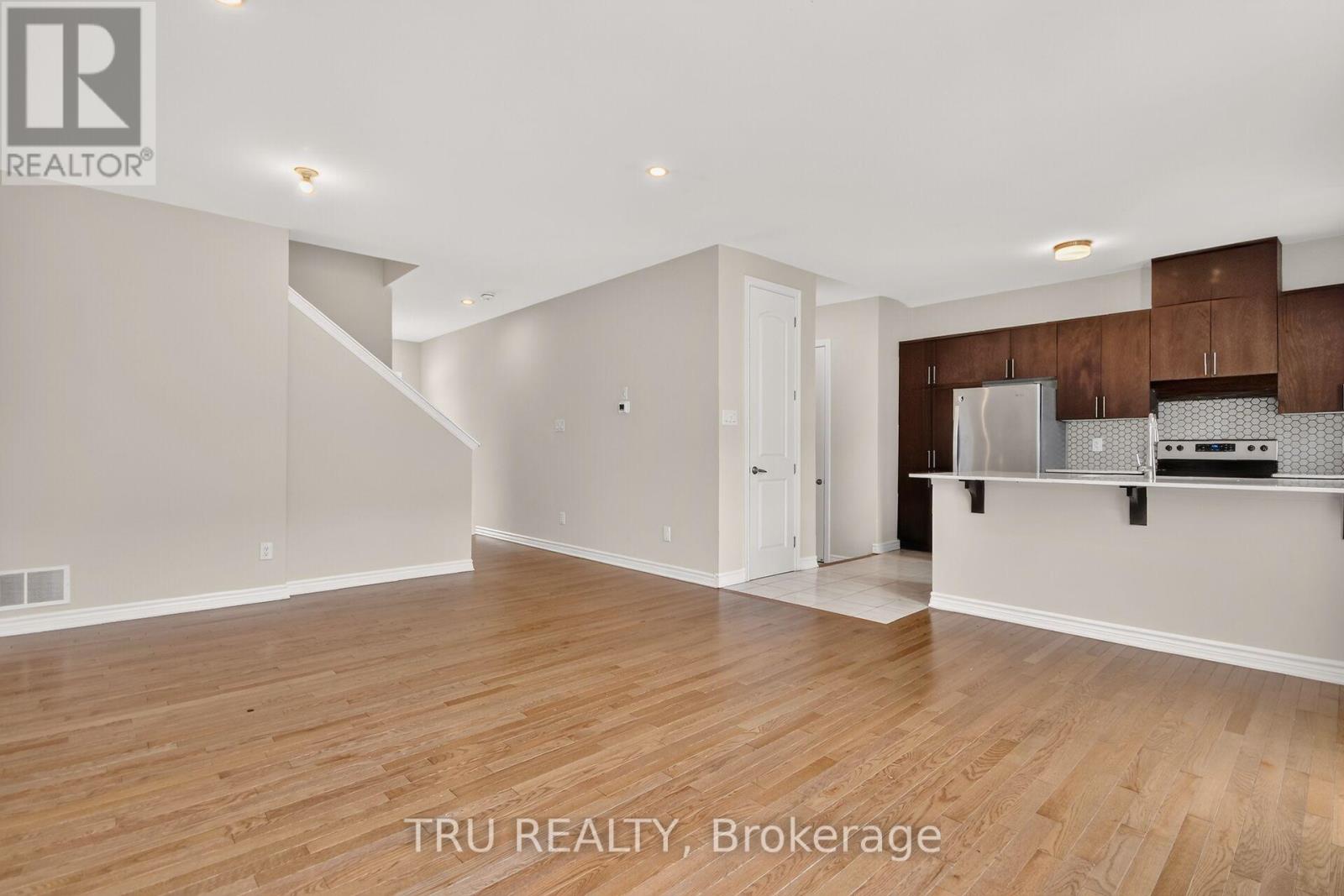 4126 Obsidian Street Property Photo 11