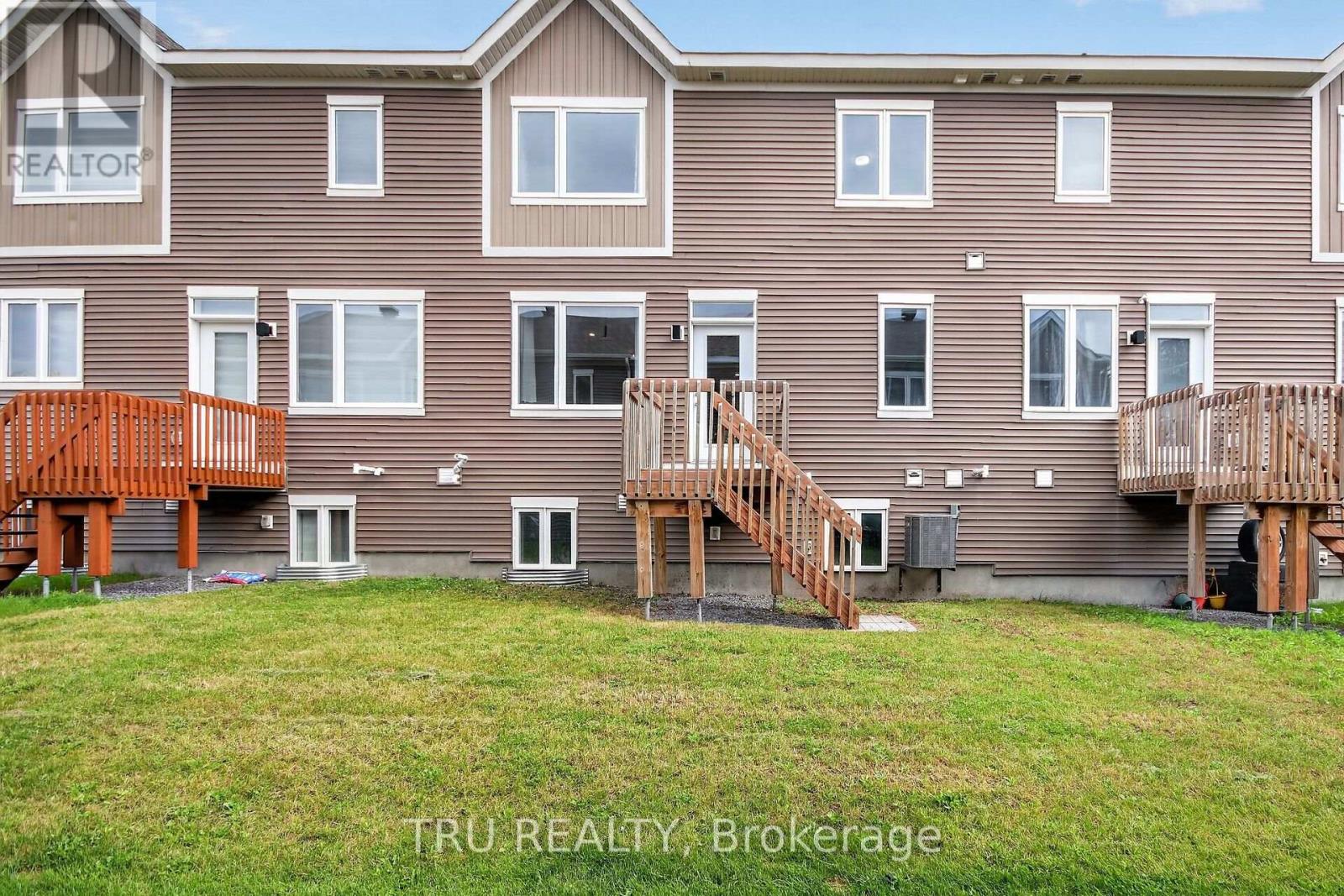 4126 Obsidian Street Property Photo 23
