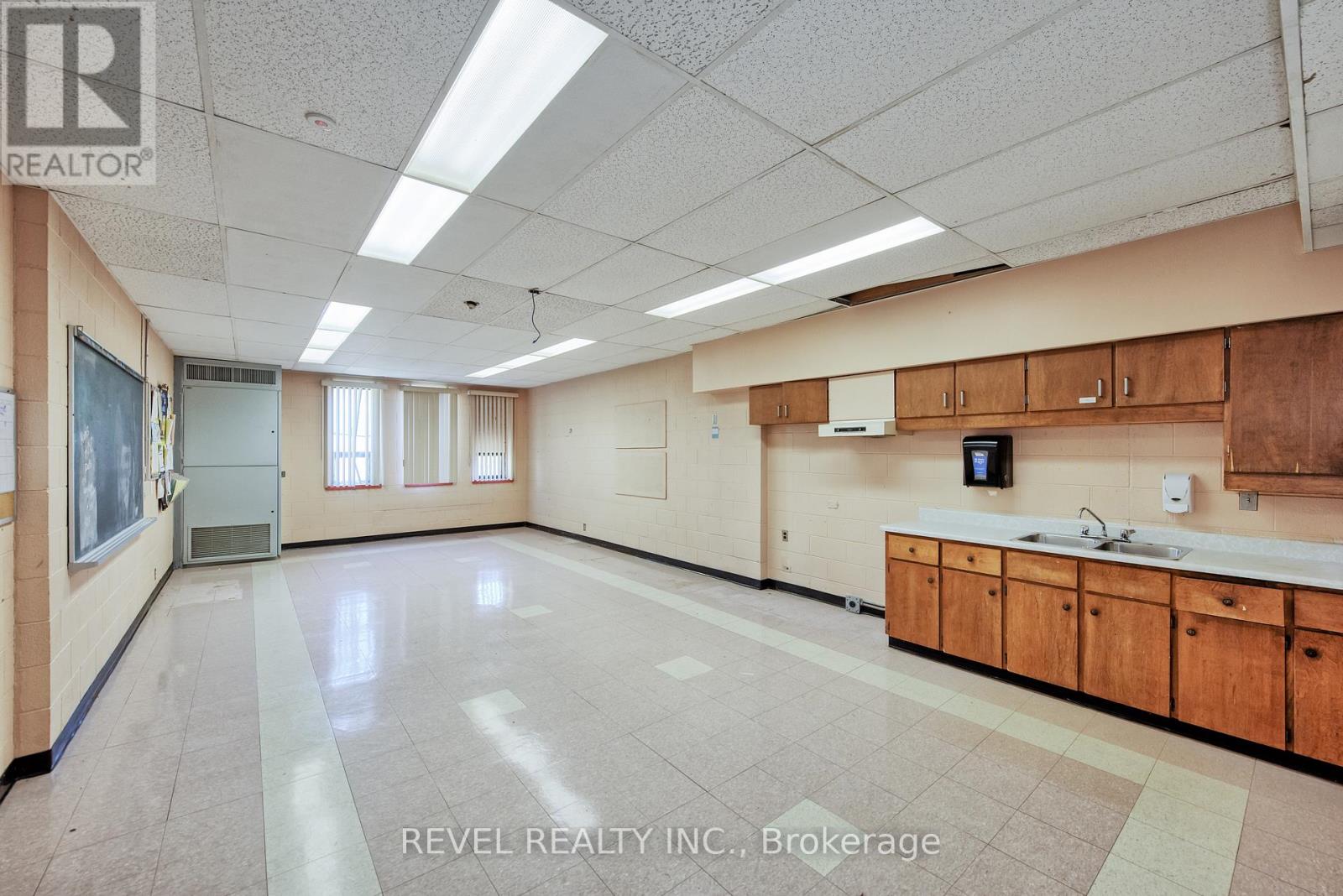 45 Randall Avenue Property Photo 46