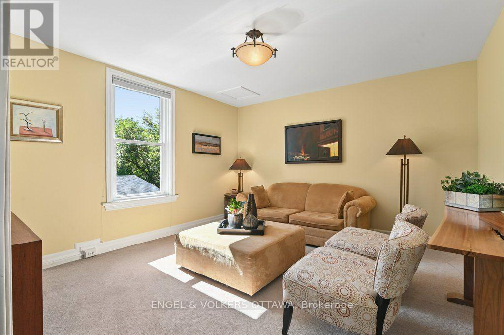 390 Winston Avenue Property Photo 25