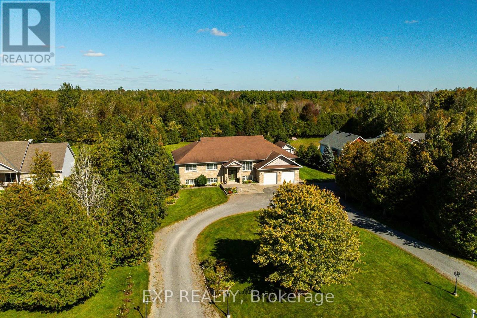 140 Windmill Crescent Property Photo 2