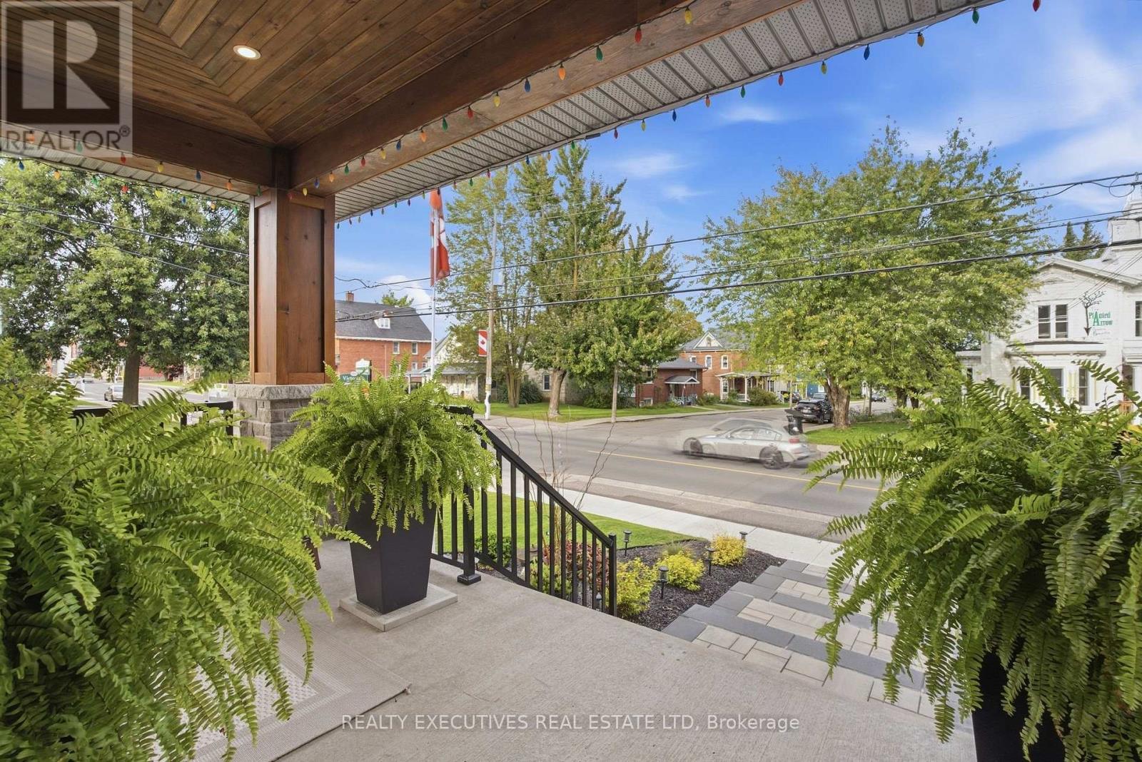 534 St Lawrence Street Property Photo 43