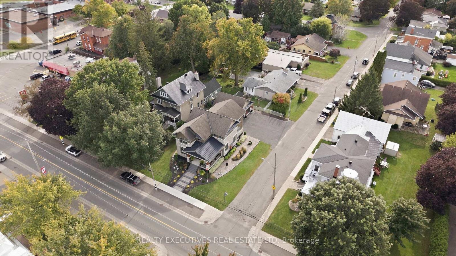 534 St Lawrence Street Property Photo 45