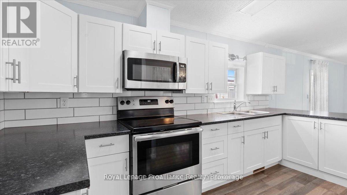 18 - 311 Dundas Street E Property Photo 10