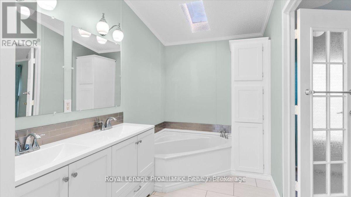 18 - 311 Dundas Street E Property Photo 16