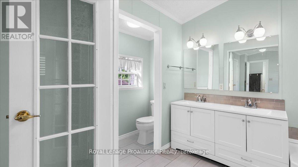 18 - 311 Dundas Street E Property Photo 17