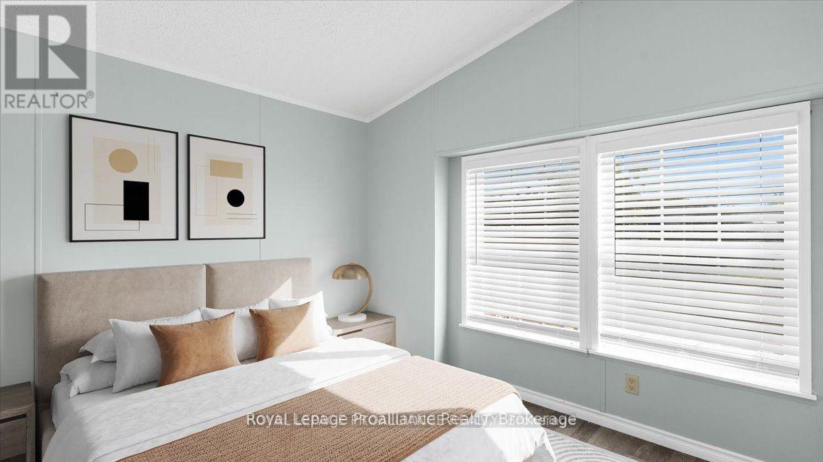 18 - 311 Dundas Street E Property Photo 22