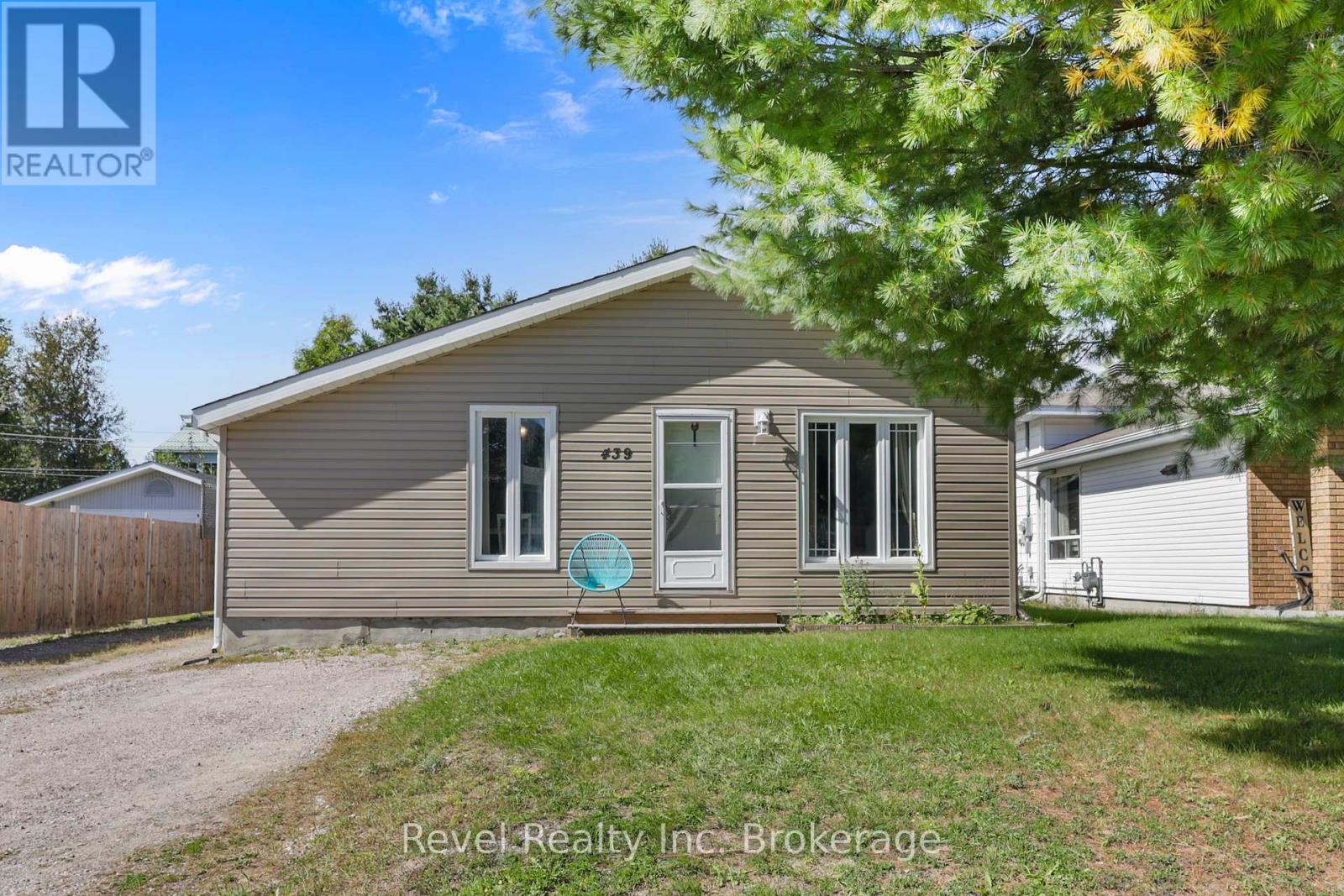 439 Mageau Street Property Photo 1