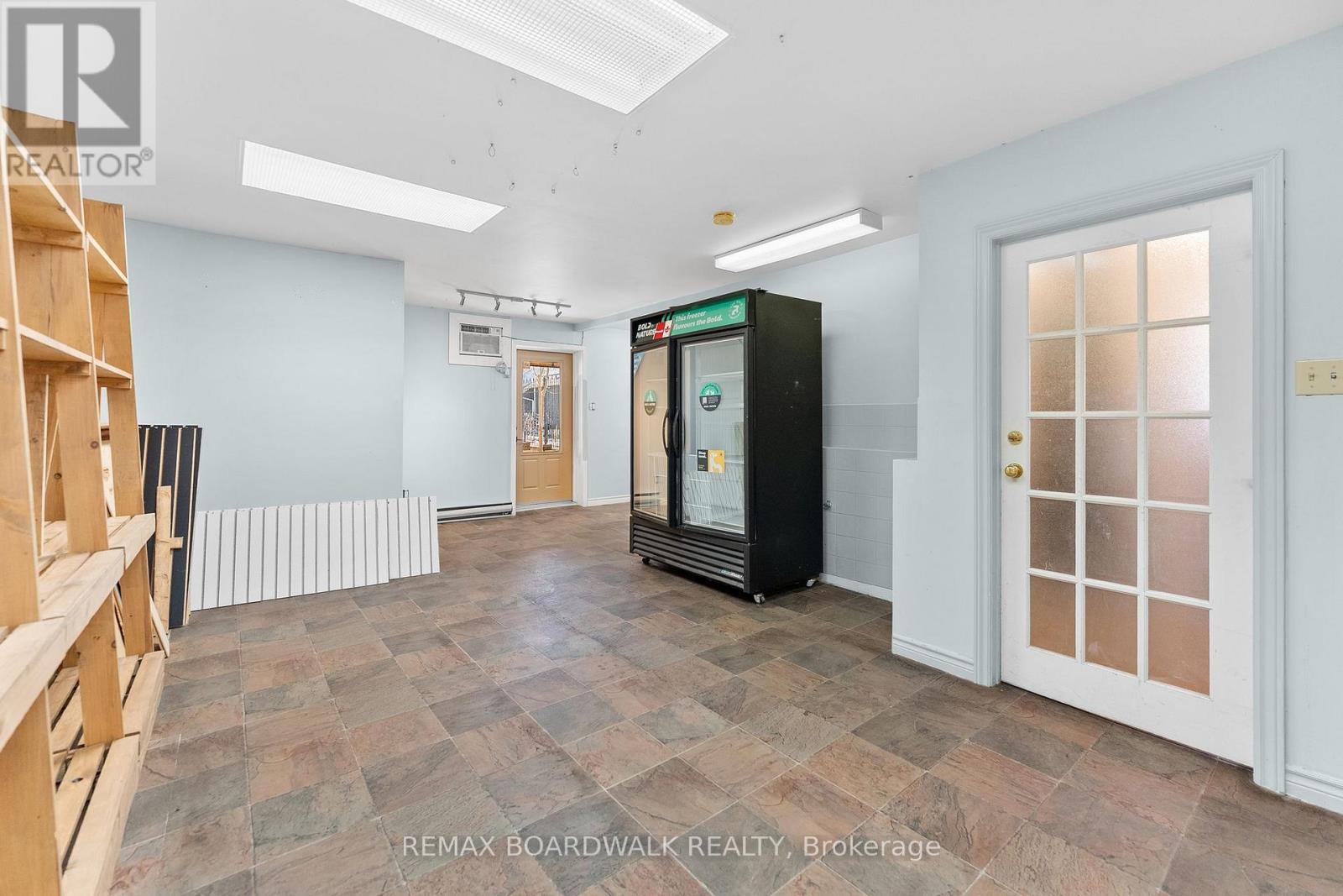 211 St.lawrence Street Property Photo 15