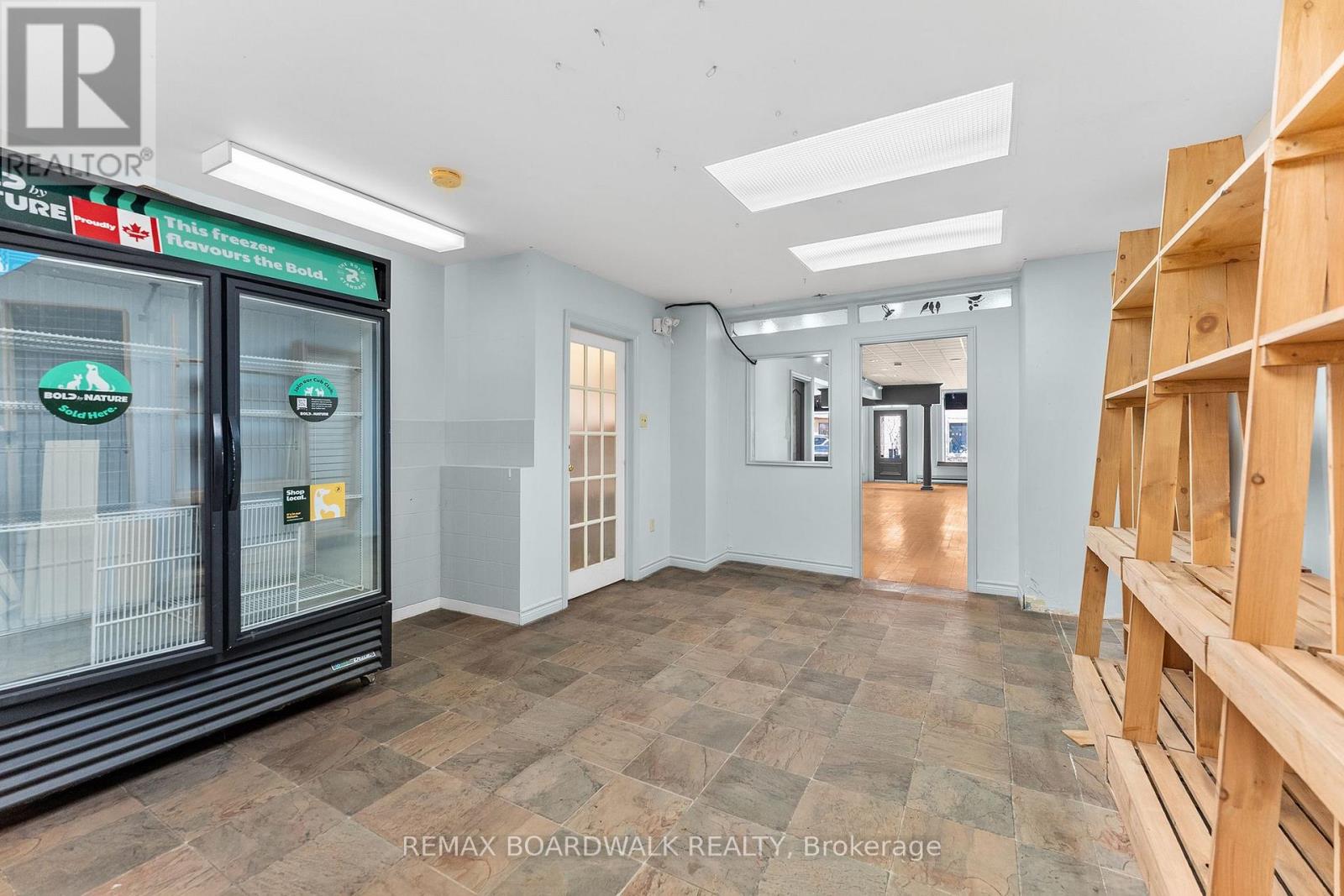 211 St.lawrence Street Property Photo 16