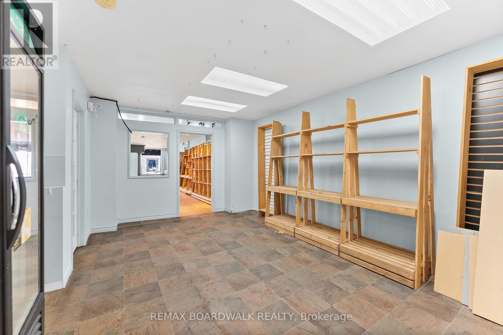 211 St.lawrence Street Property Photo 17