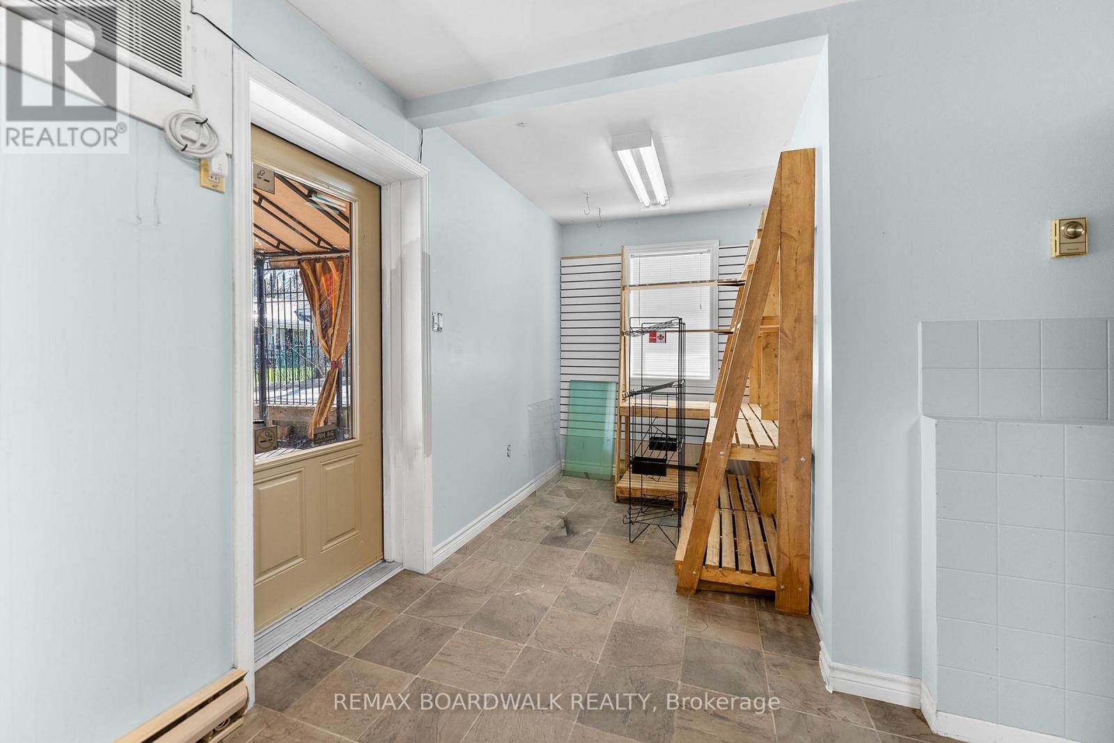 211 St.lawrence Street Property Photo 21