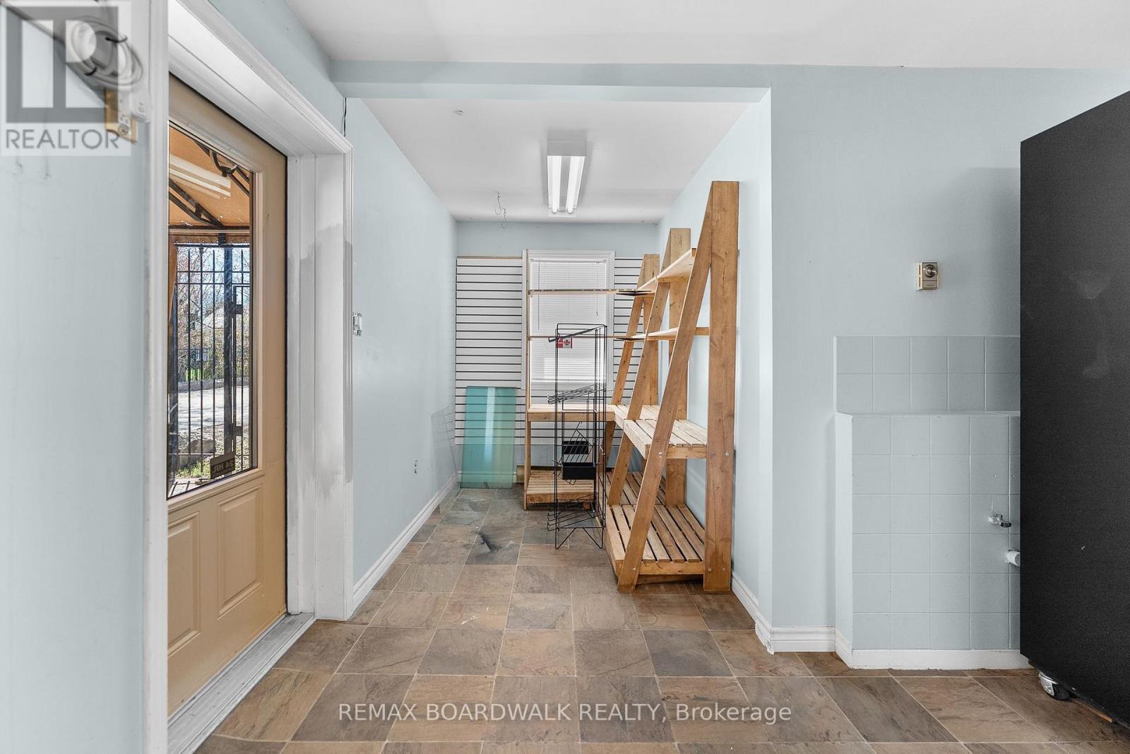 211 St.lawrence Street Property Photo 23