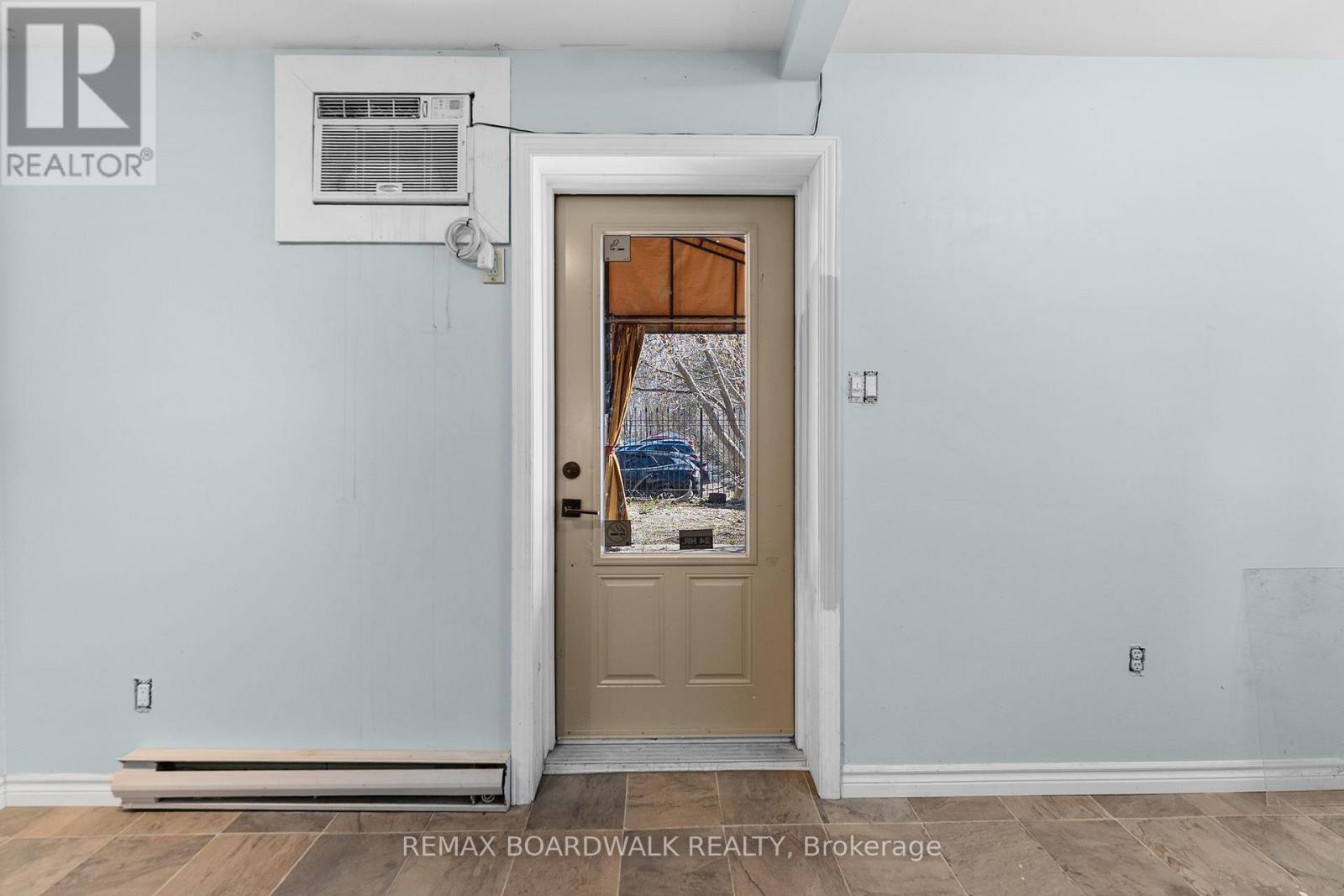 211 St.lawrence Street Property Photo 24