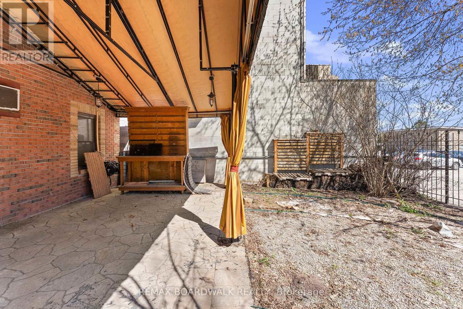 211 St.lawrence Street Property Photo 26