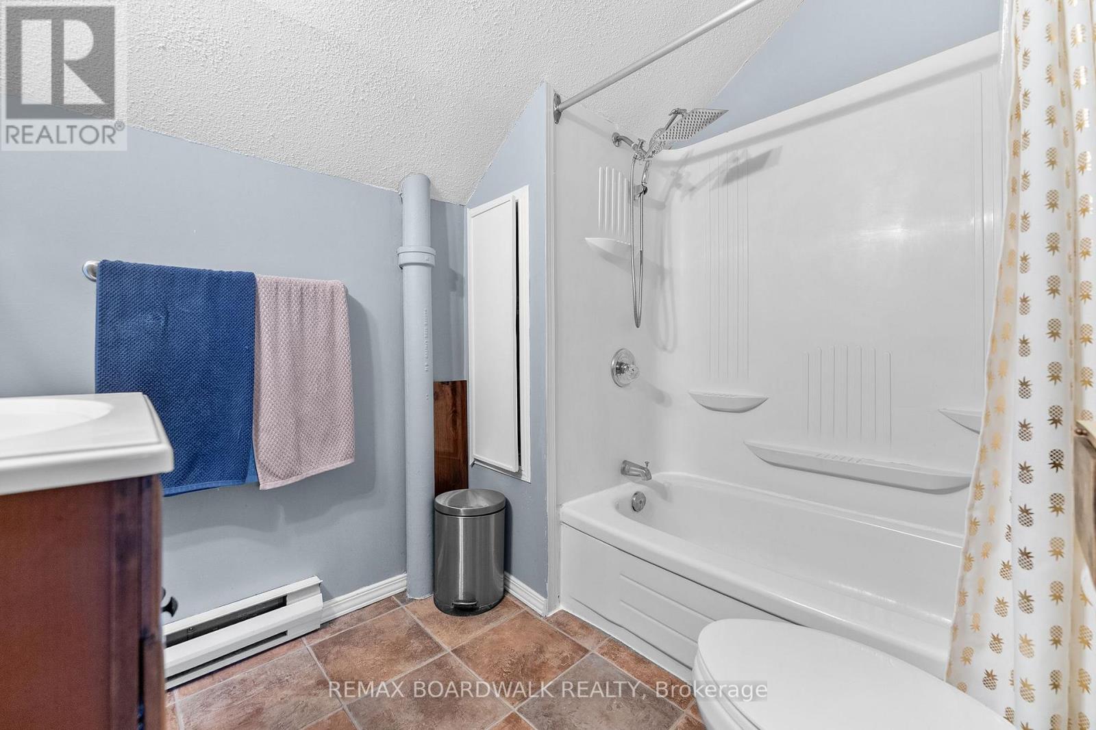 211 St.lawrence Street Property Photo 44