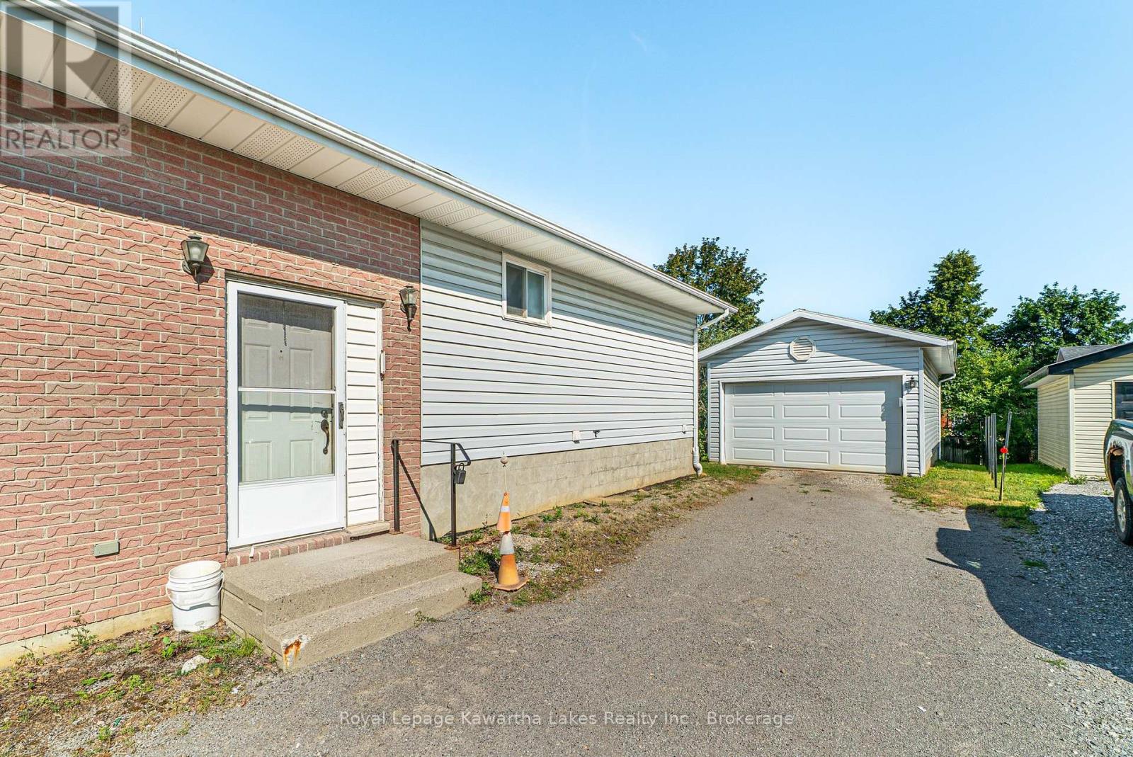 182 Colborne Street W Property Photo 5