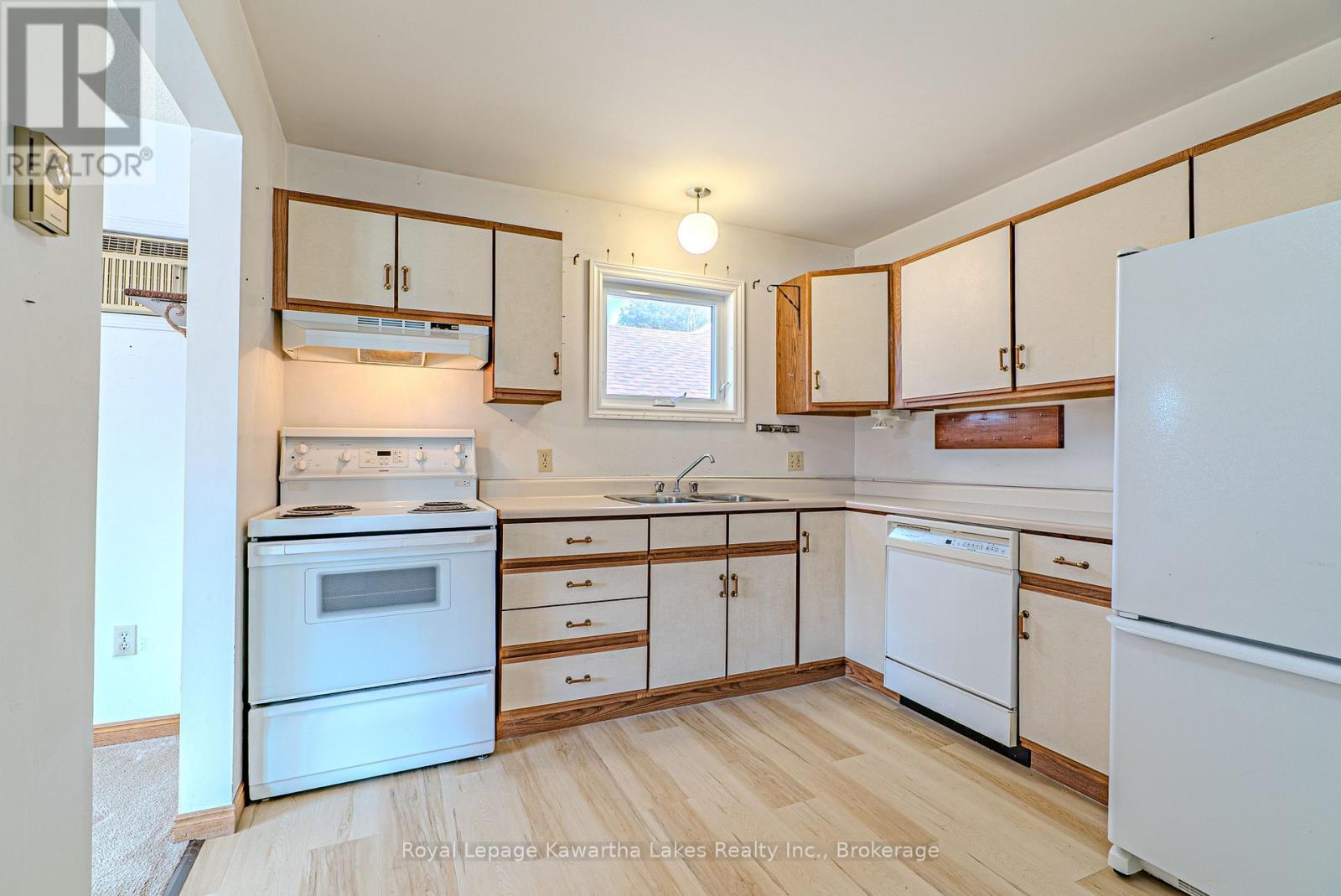 182 Colborne Street W Property Photo 13