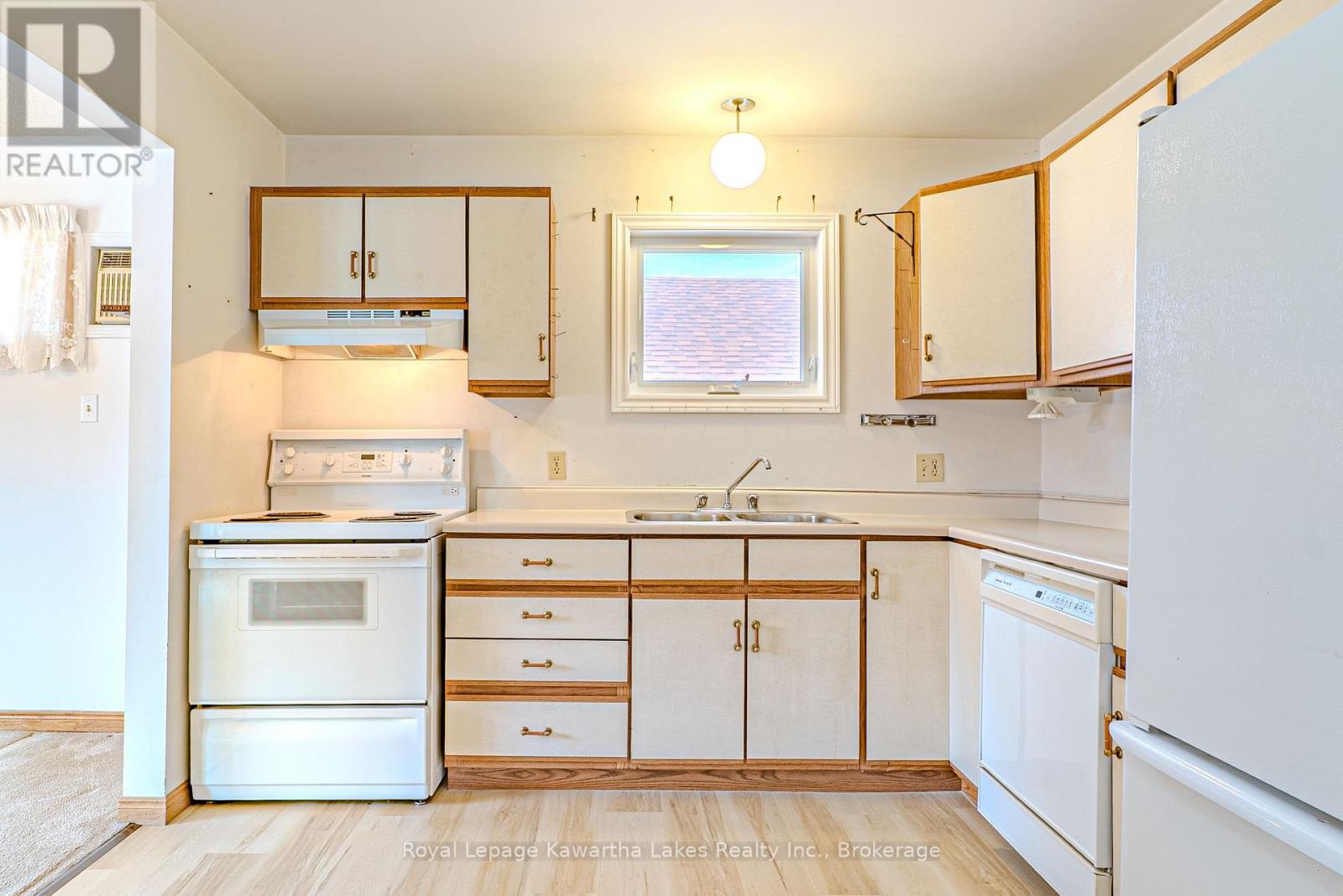 182 Colborne Street W Property Photo 14