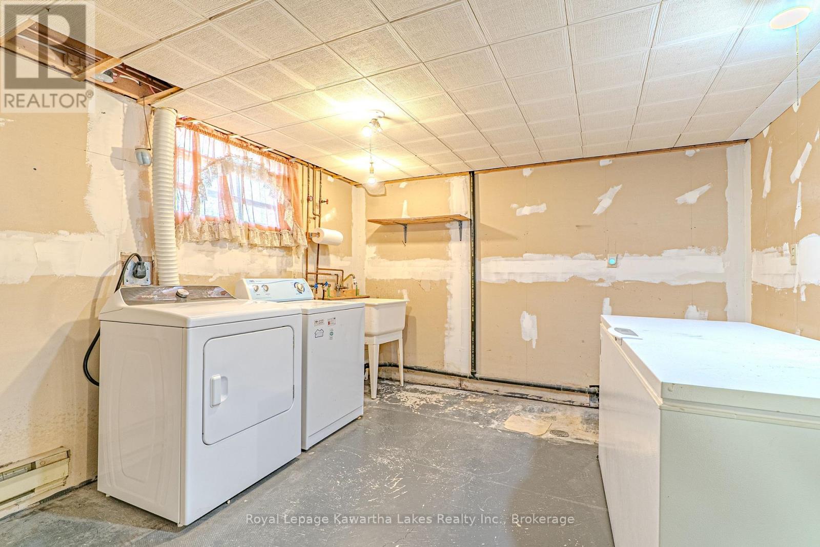 182 Colborne Street W Property Photo 27
