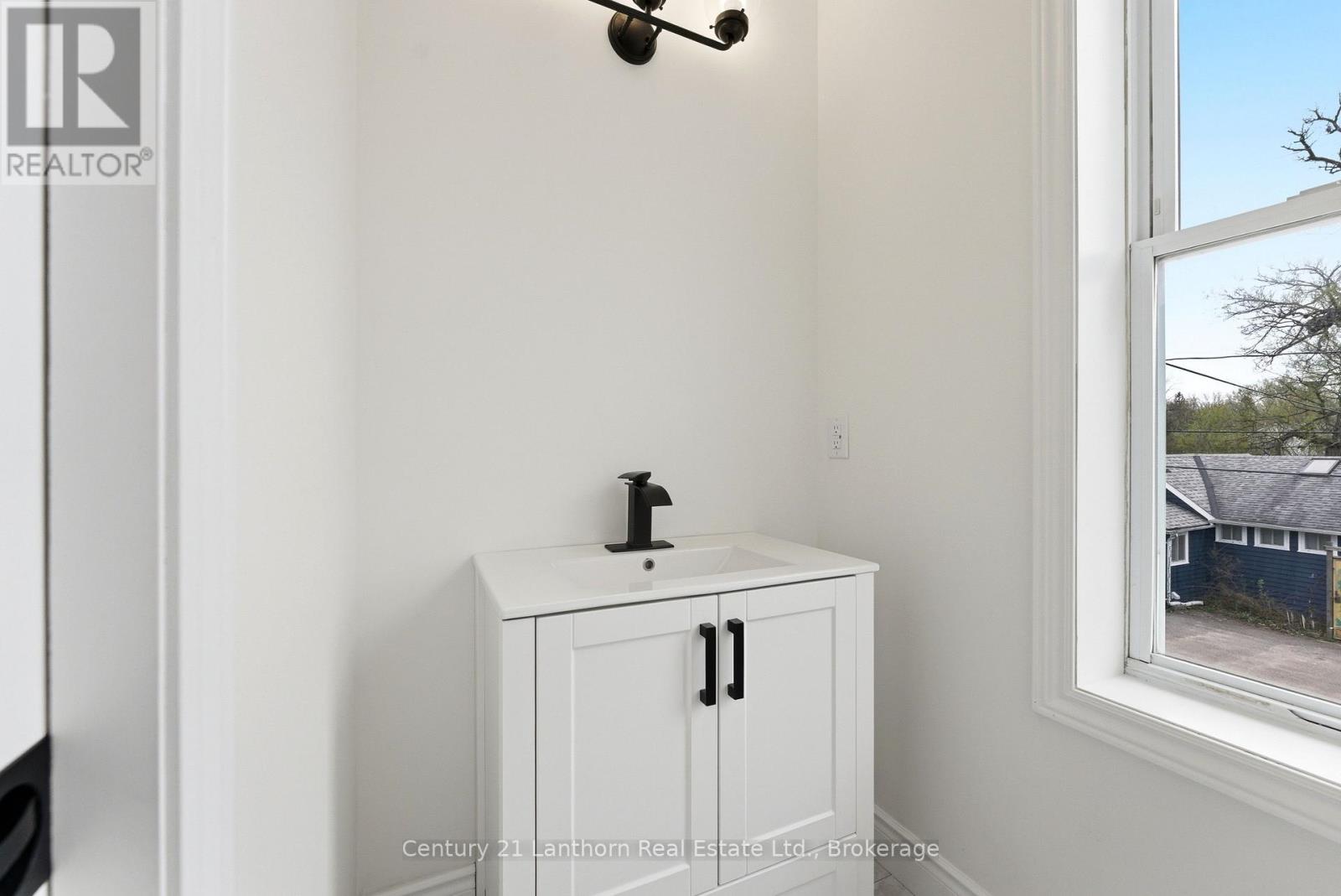 16 Store Street Property Photo 19