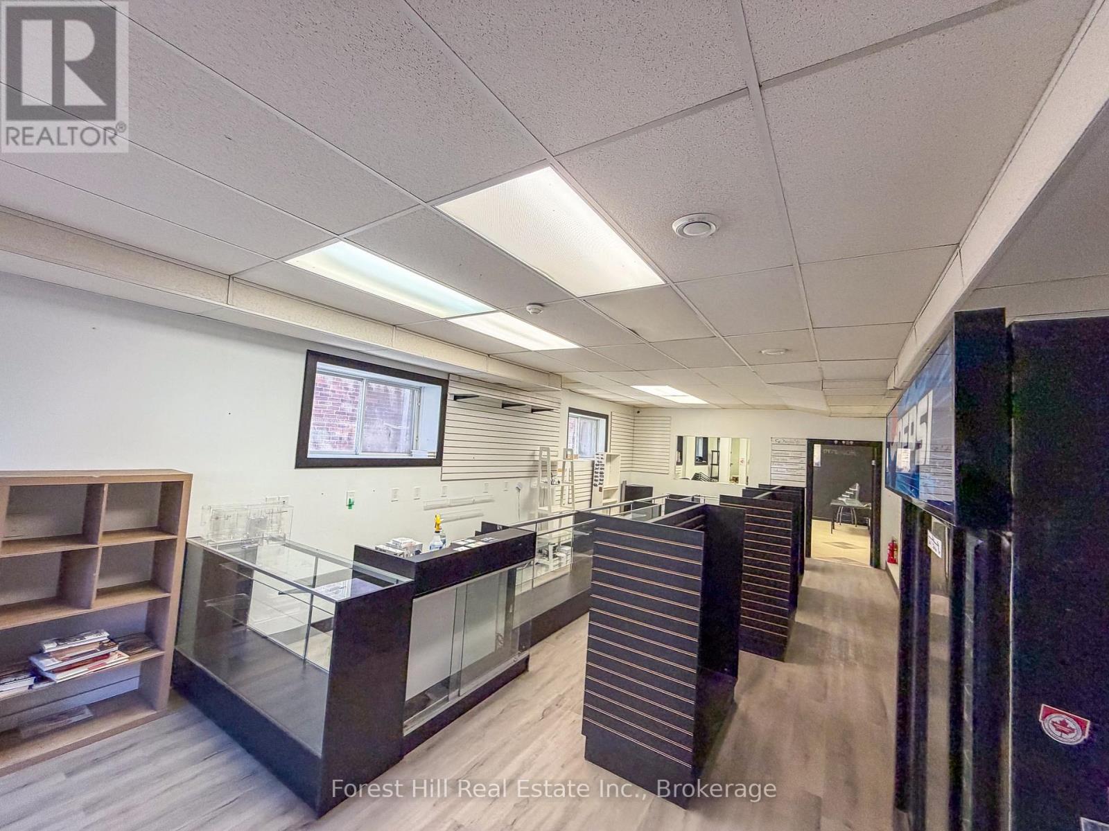 16 Manitoba Street Property Photo 4