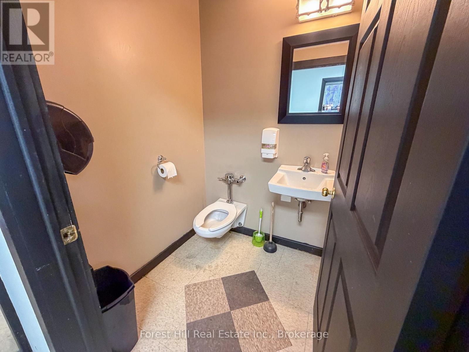 16 Manitoba Street Property Photo 9