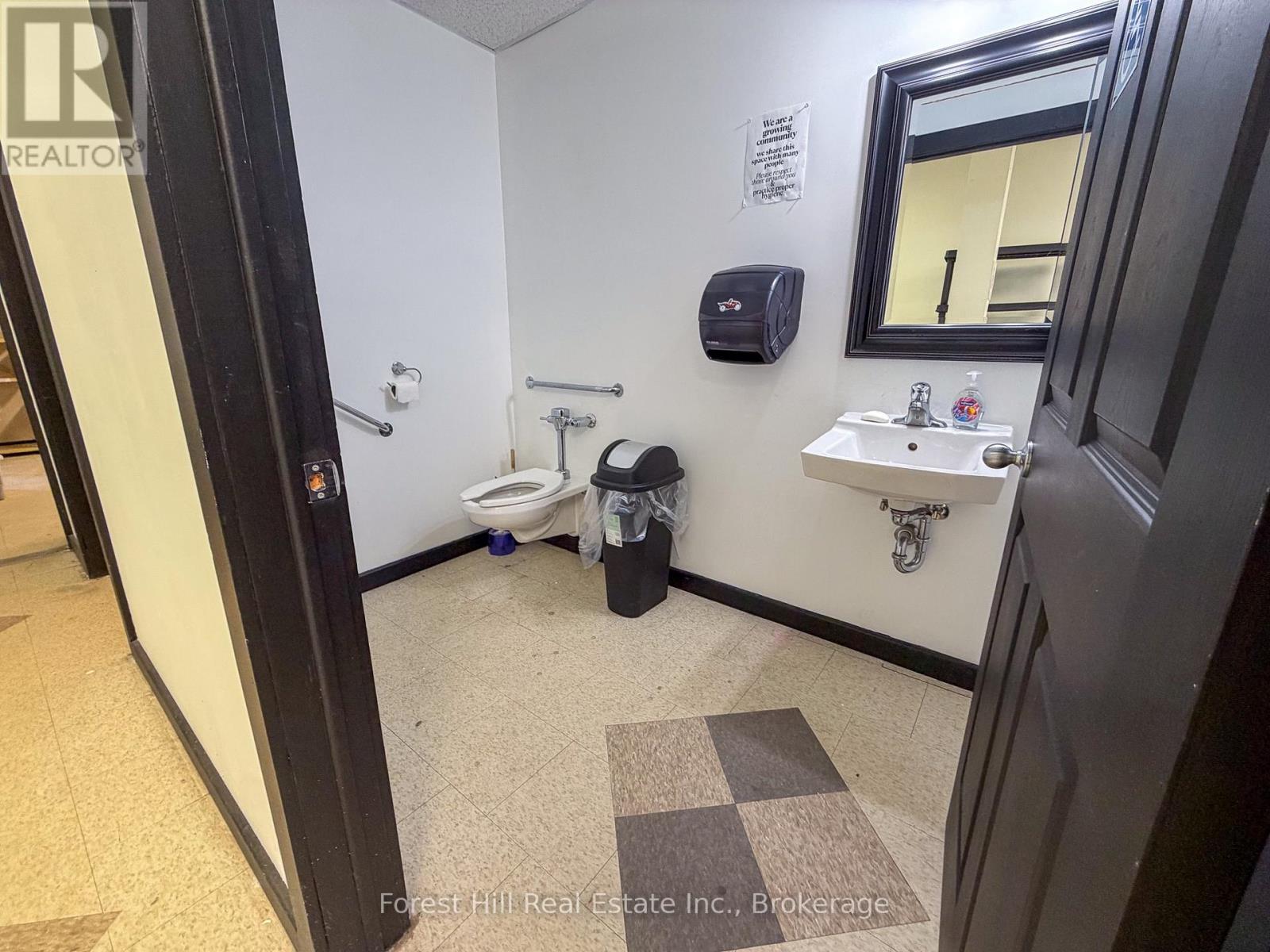 16 Manitoba Street Property Photo 10