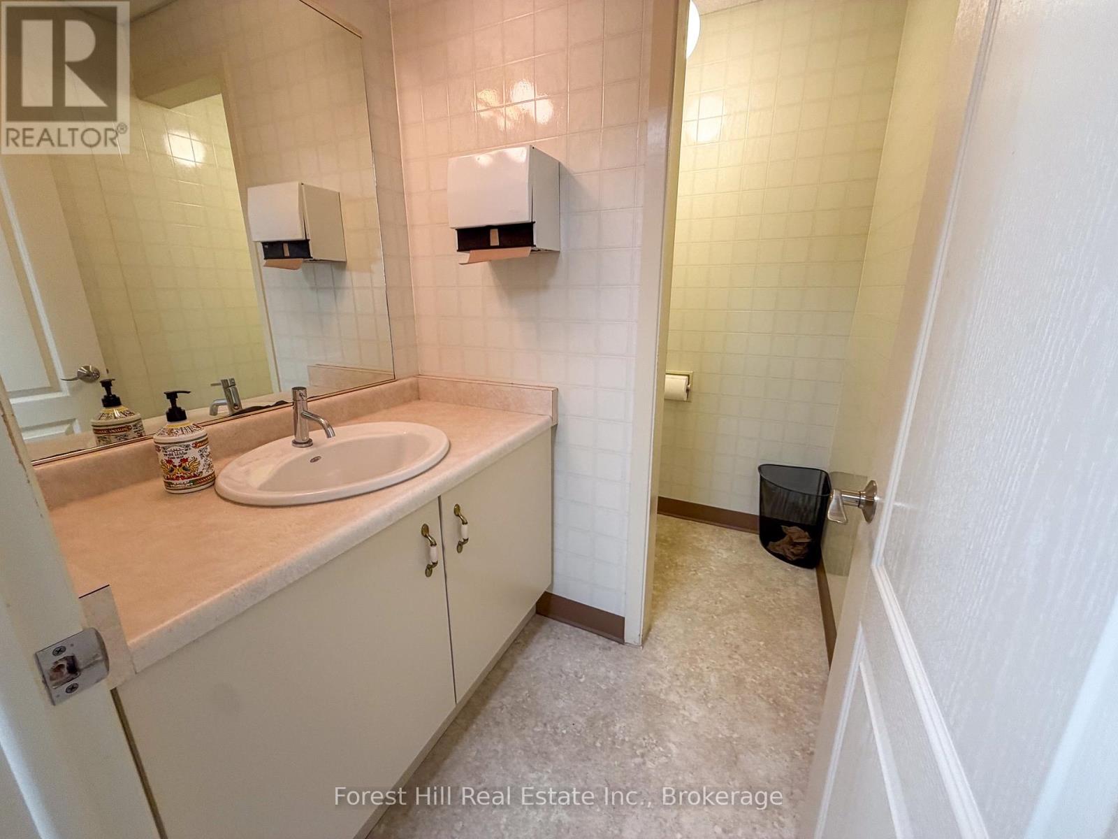 16 Manitoba Street Property Photo 34