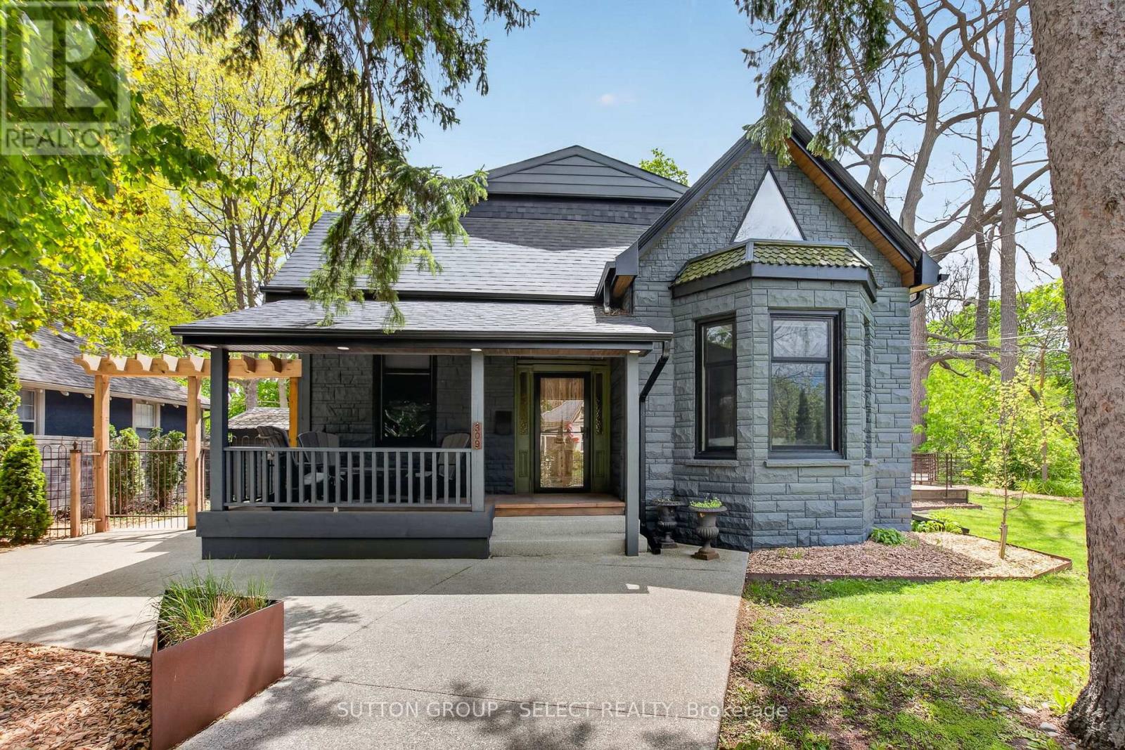 309 CROMWELL STREET Property Photo 1