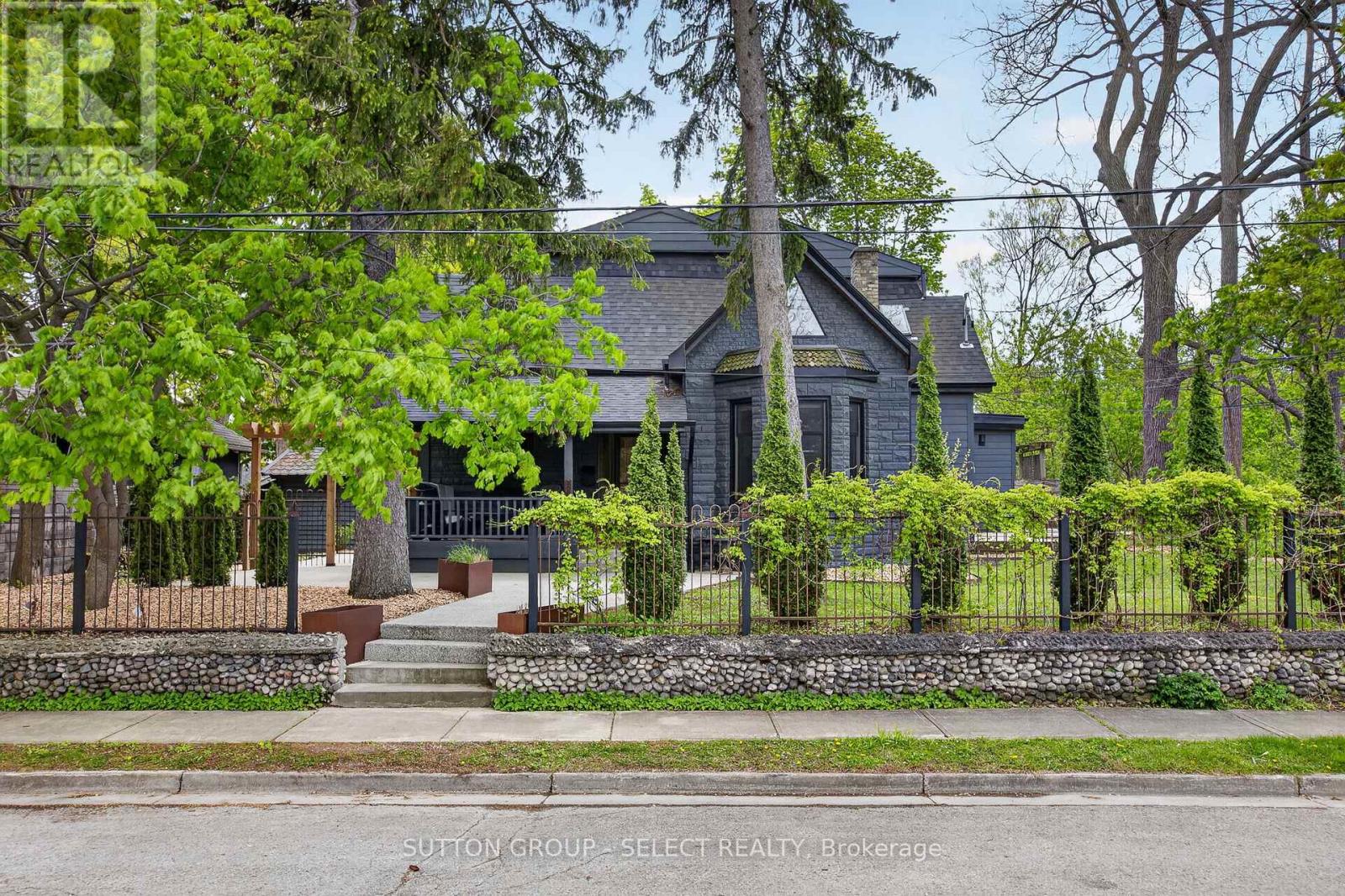 309 Cromwell Street Property Photo 3