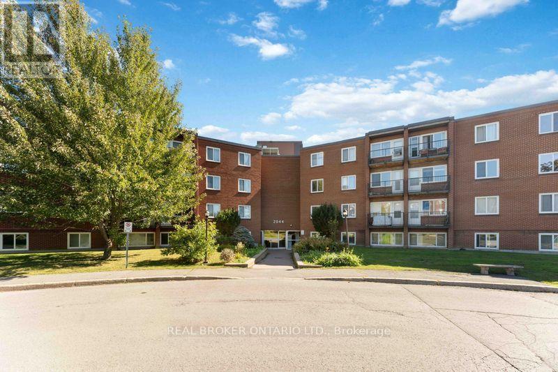 105 - 2044 ARROWSMITH DRIVE Property Photo 1