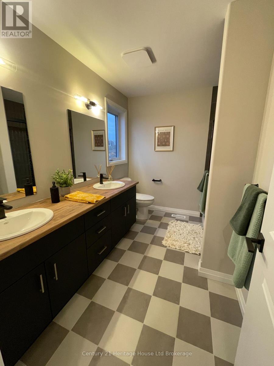378 Kading Street Property Photo 11