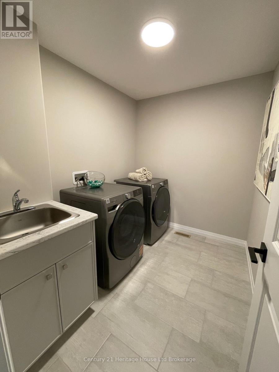378 Kading Street Property Photo 12
