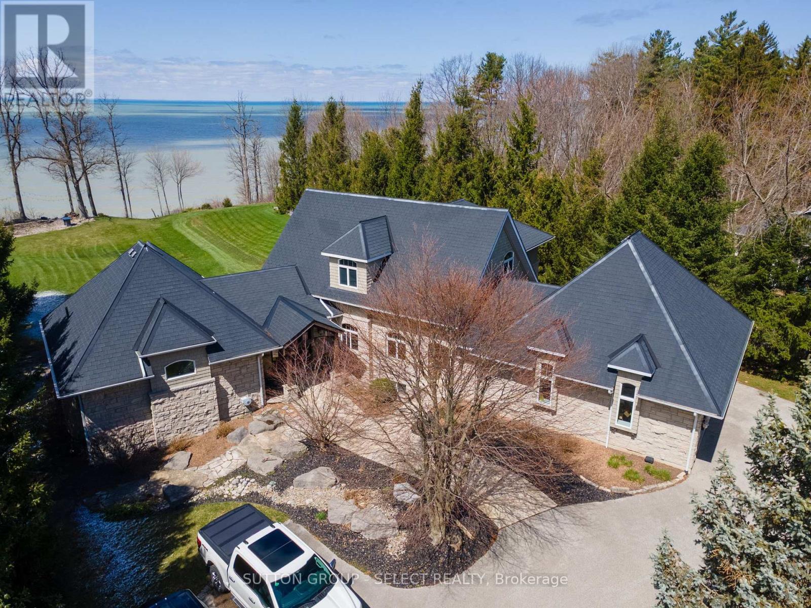 4544 LAKESHORE ROAD Property Photo 1