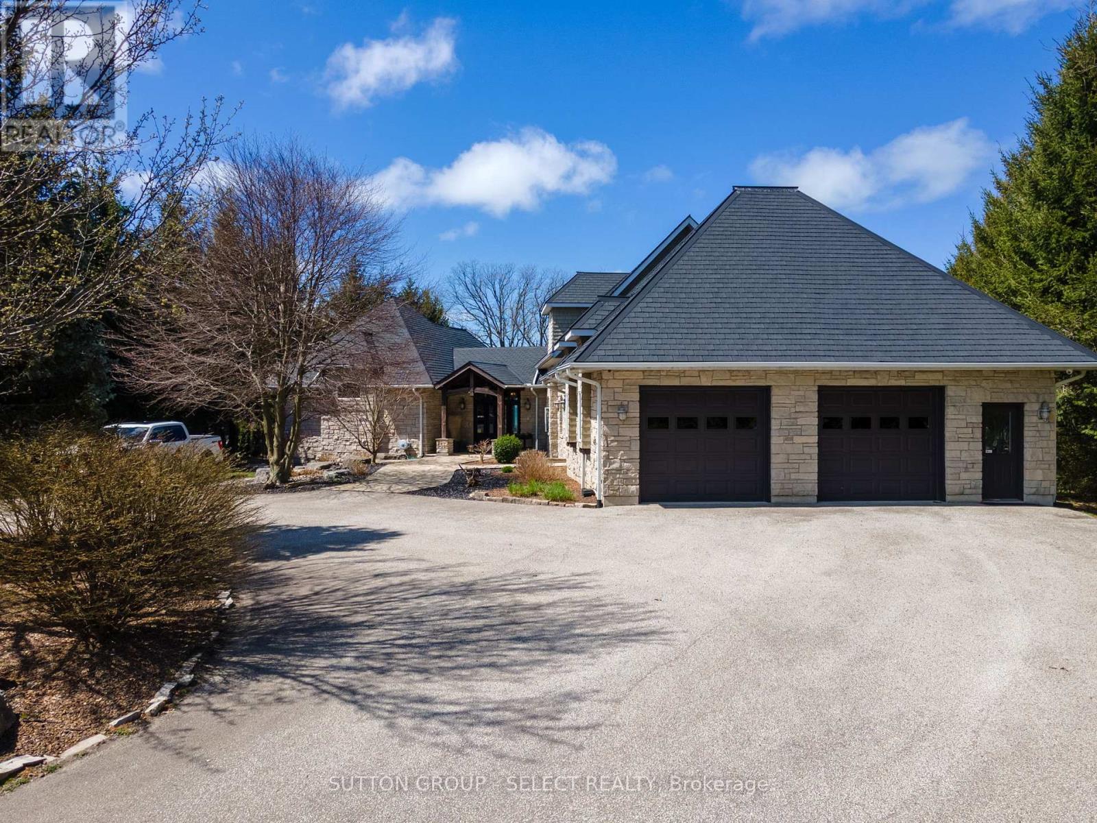 4544 Lakeshore Road Property Photo 4