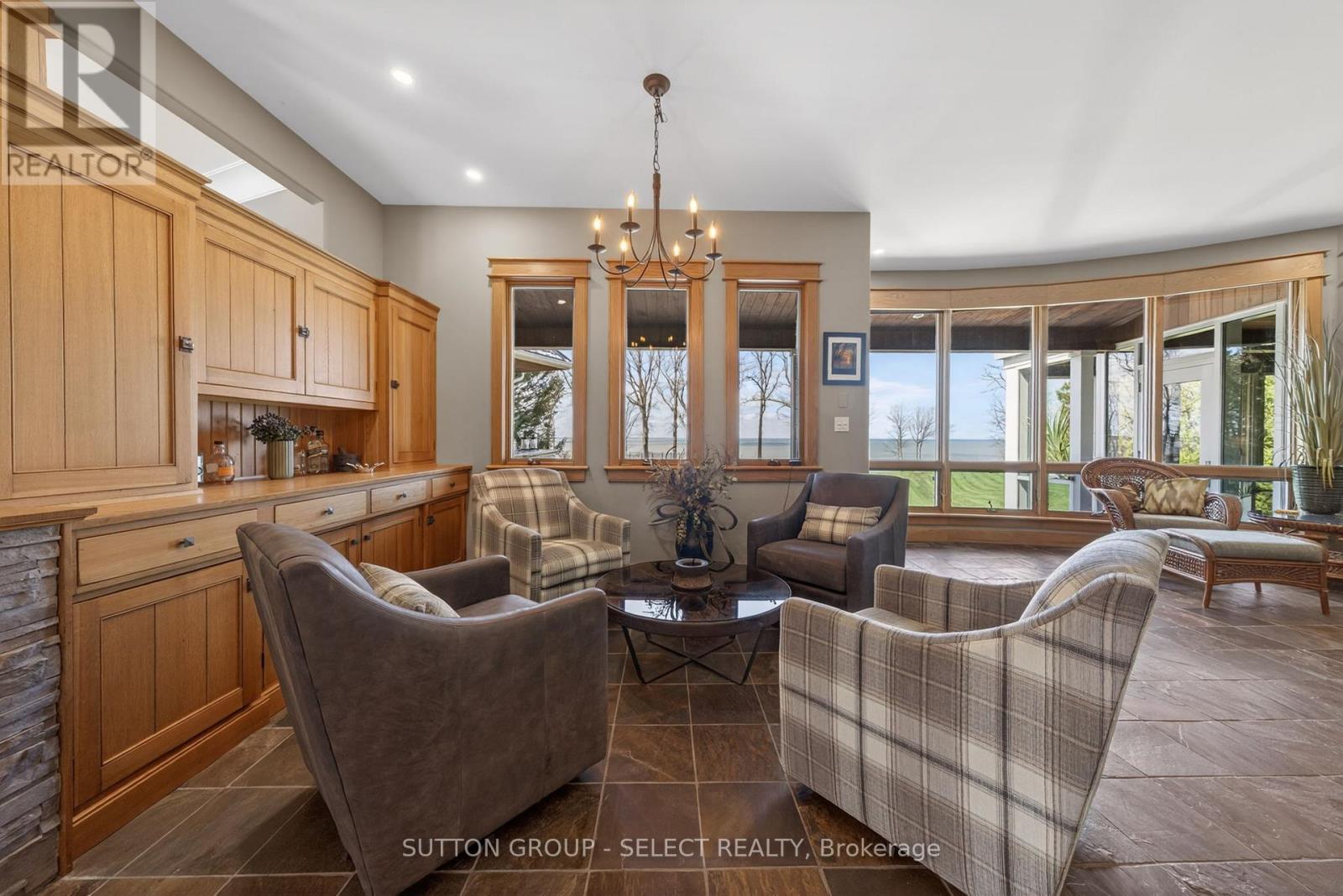 4544 Lakeshore Road Property Photo 6