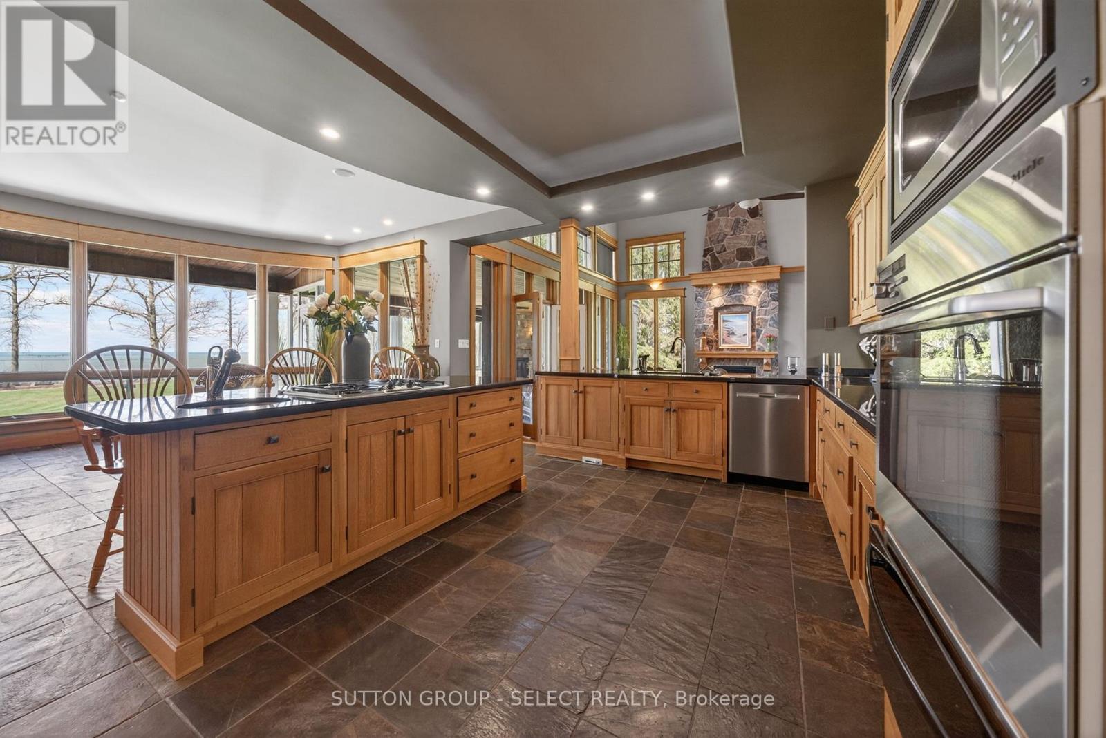 4544 Lakeshore Road Property Photo 8