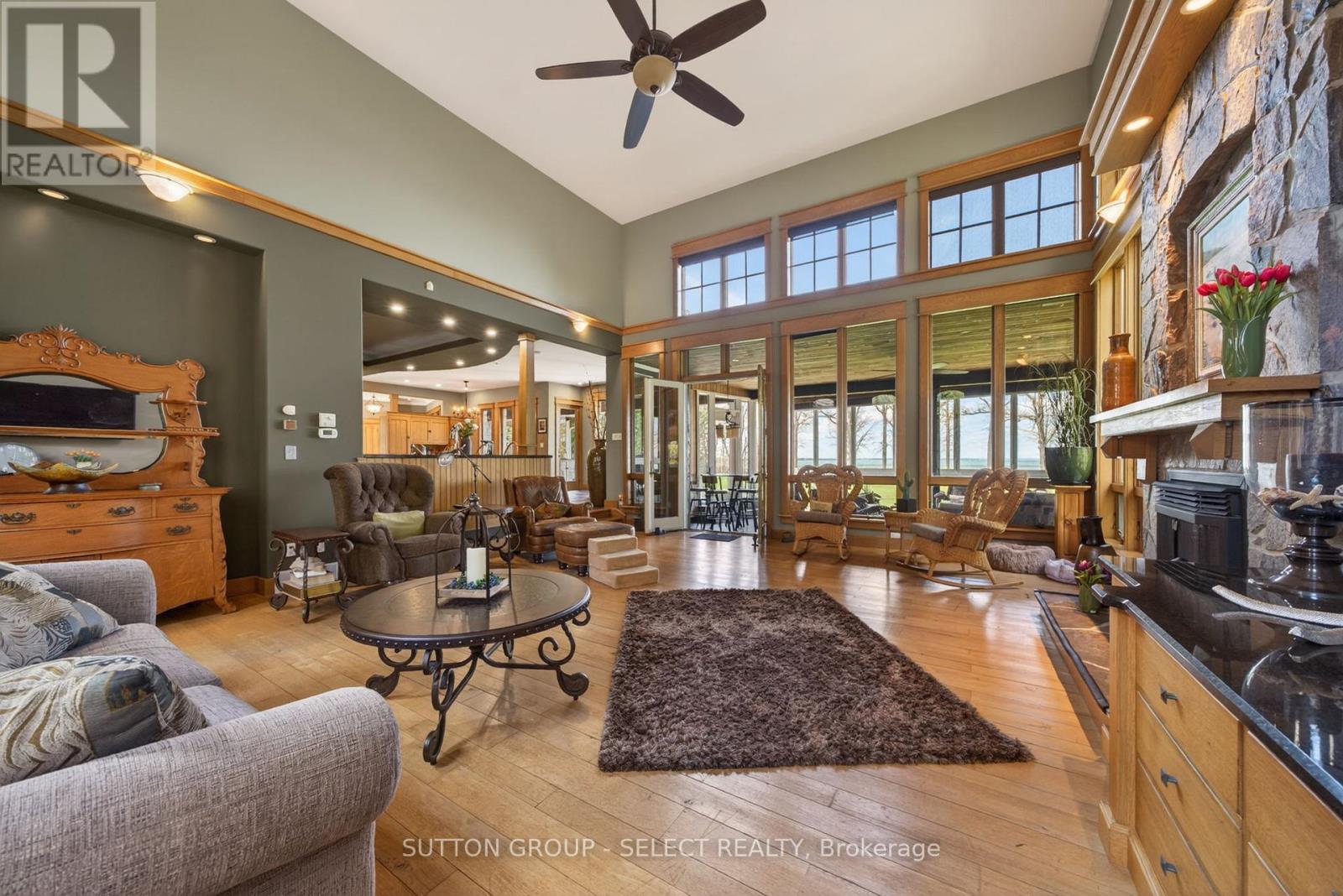 4544 Lakeshore Road Property Photo 12