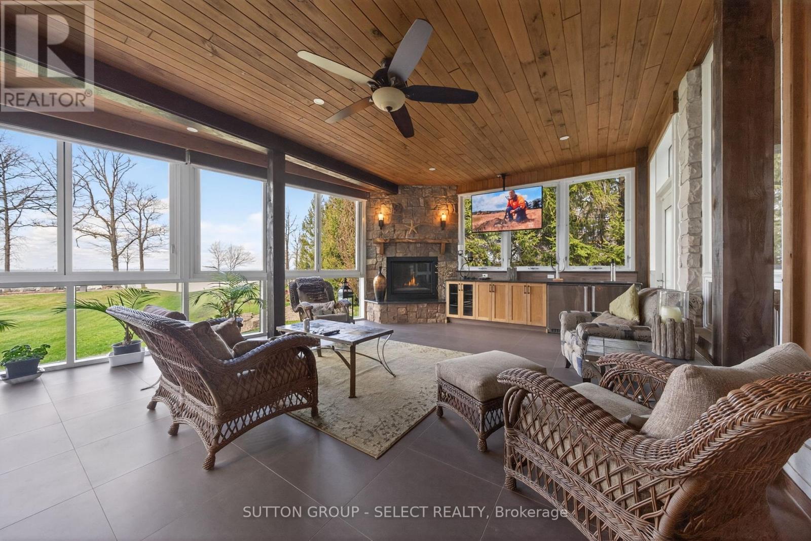 4544 Lakeshore Road Property Photo 14
