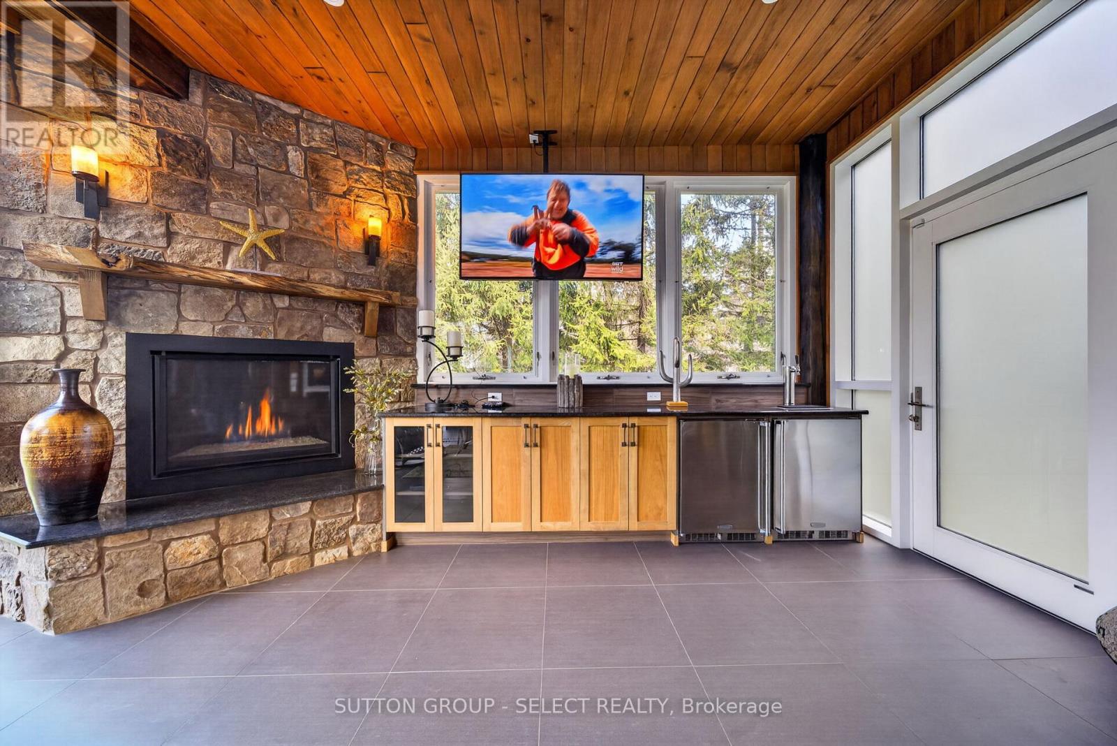 4544 Lakeshore Road Property Photo 15
