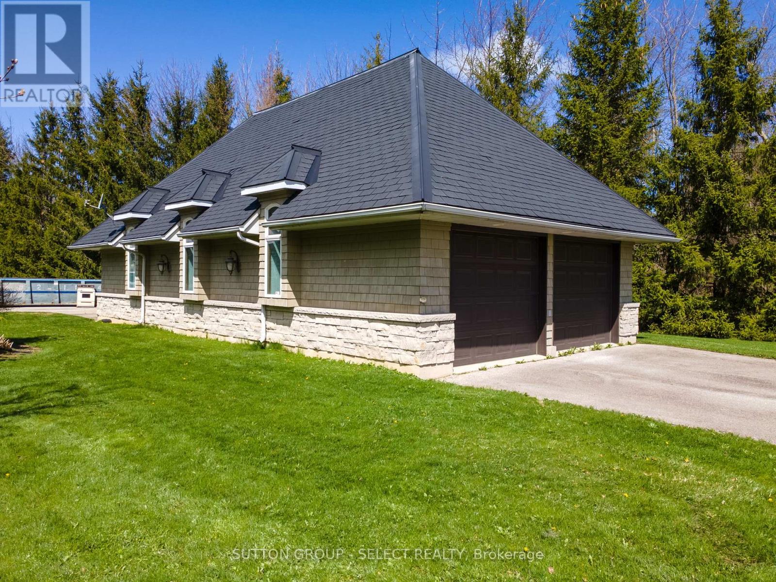 4544 Lakeshore Road Property Photo 46