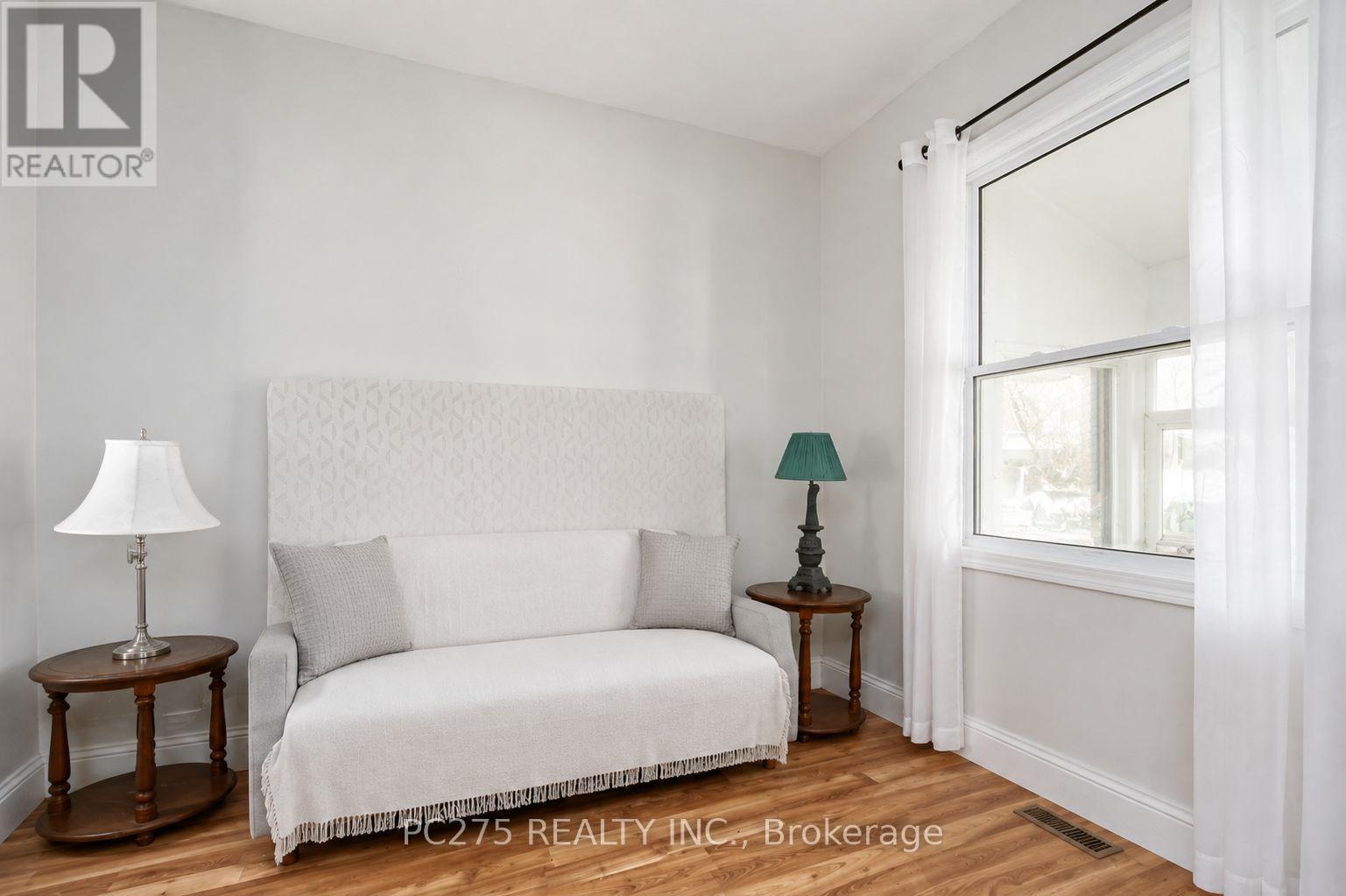 20 Maple Street Property Photo 6