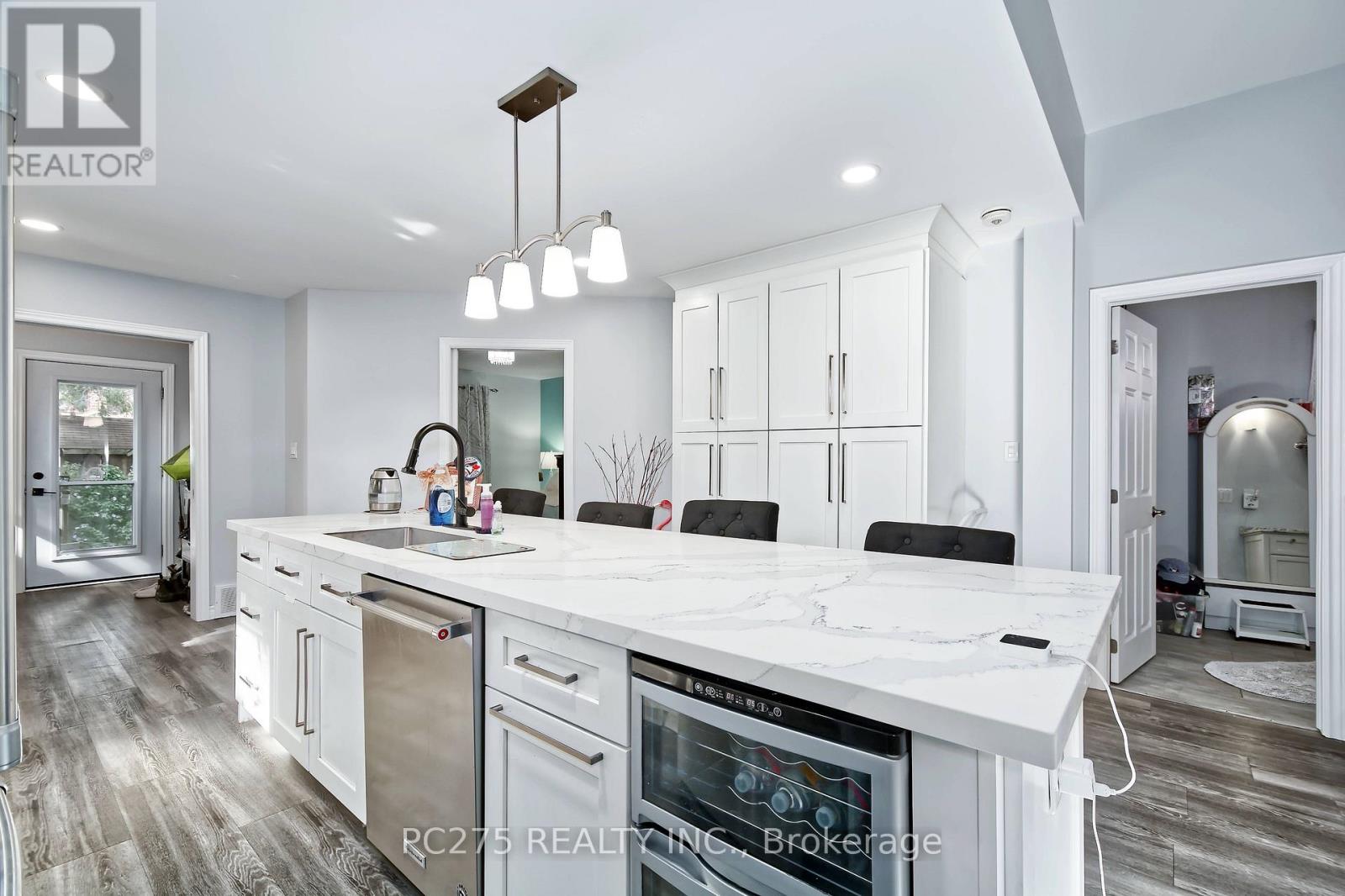 20 Maple Street Property Photo 15