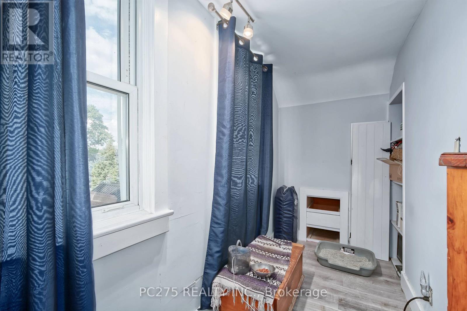 20 Maple Street Property Photo 33