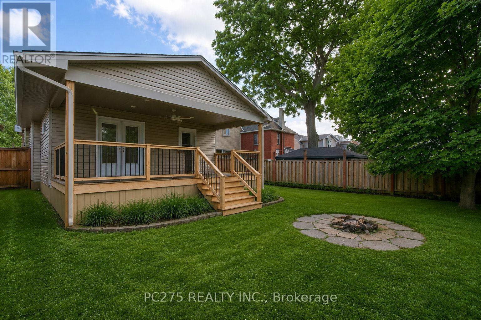 20 Maple Street Property Photo 38