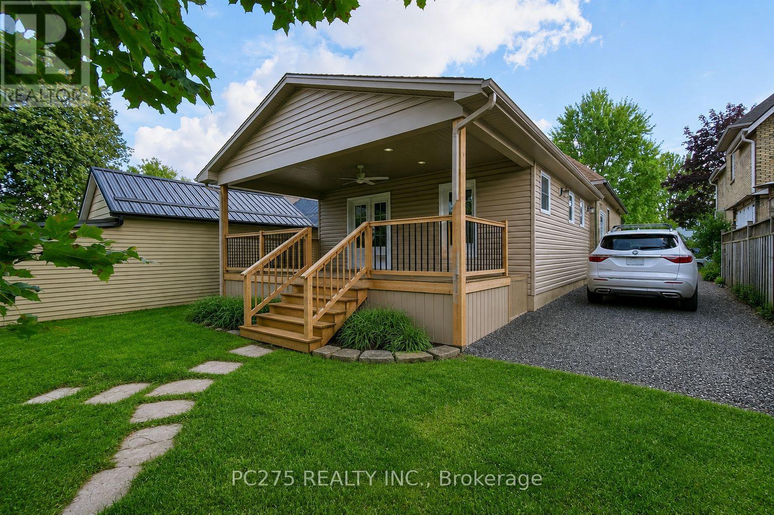 20 Maple Street Property Photo 40