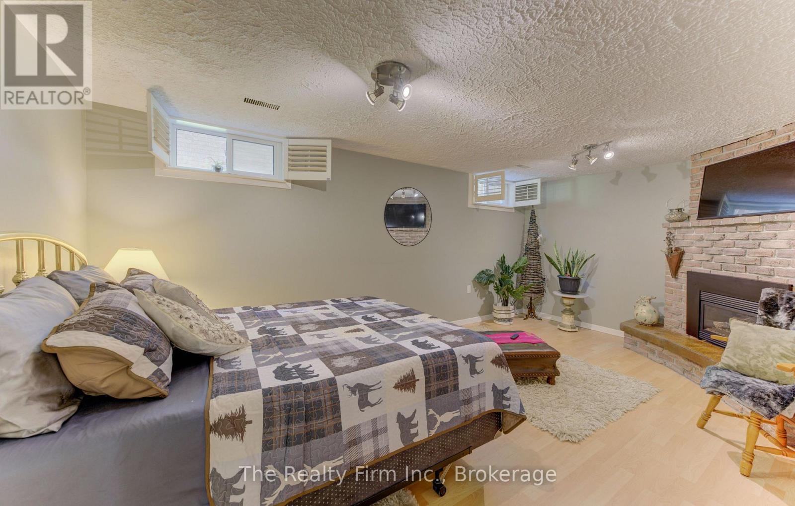 218 Forestwood Drive Property Photo 35