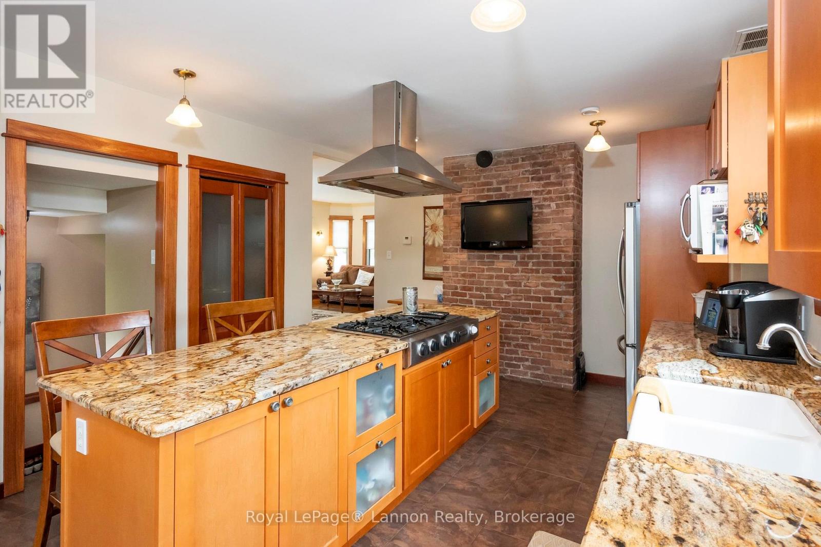 34 Winnipeg Avenue Property Photo 18