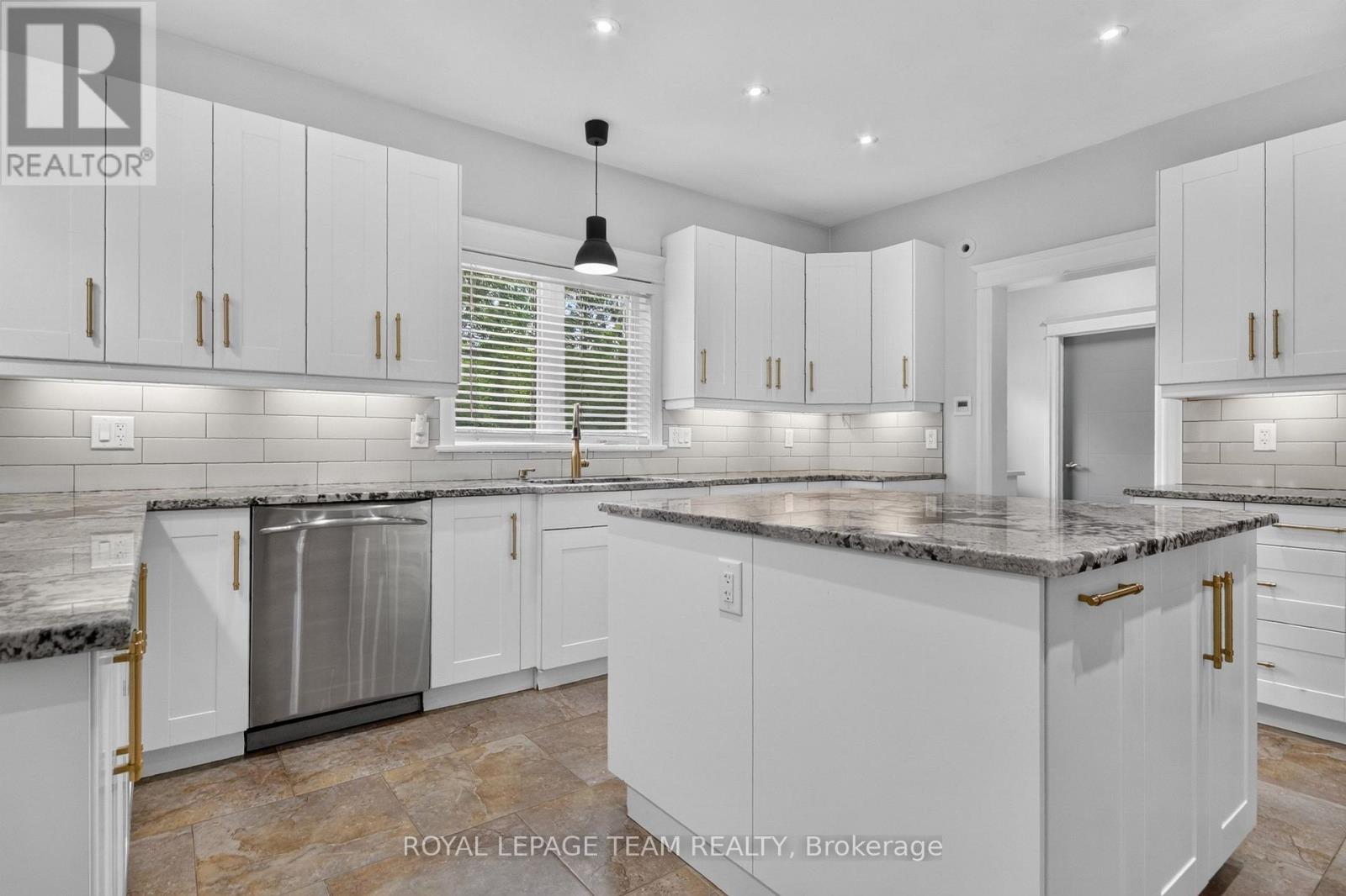 6330 Second Line Road Property Photo 11